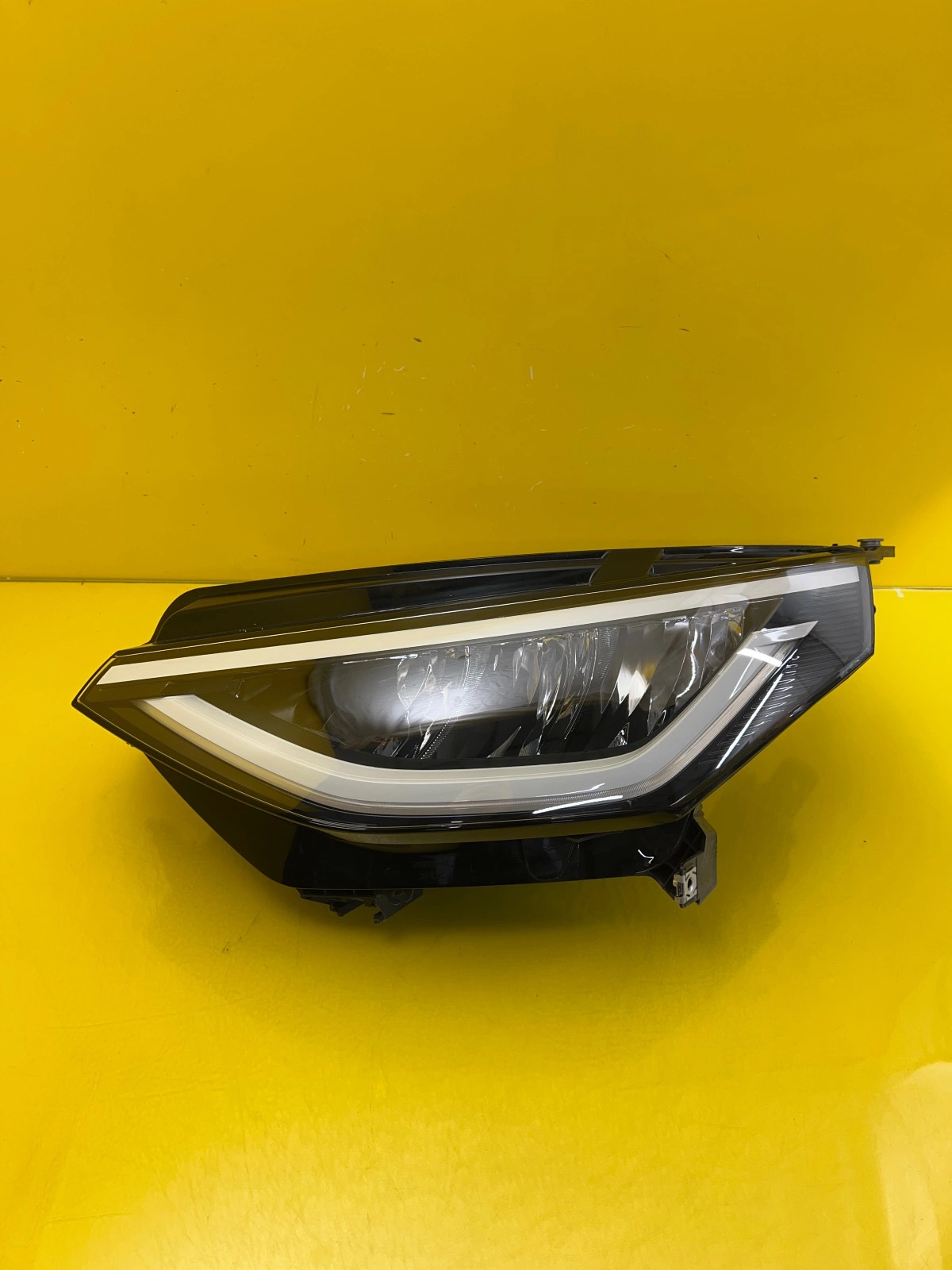 Phare gauche VW ID BUZZ 1T4941005C Full Led Autolamps Phare gauche VW ID BUZZ 1T4941005C Full Led