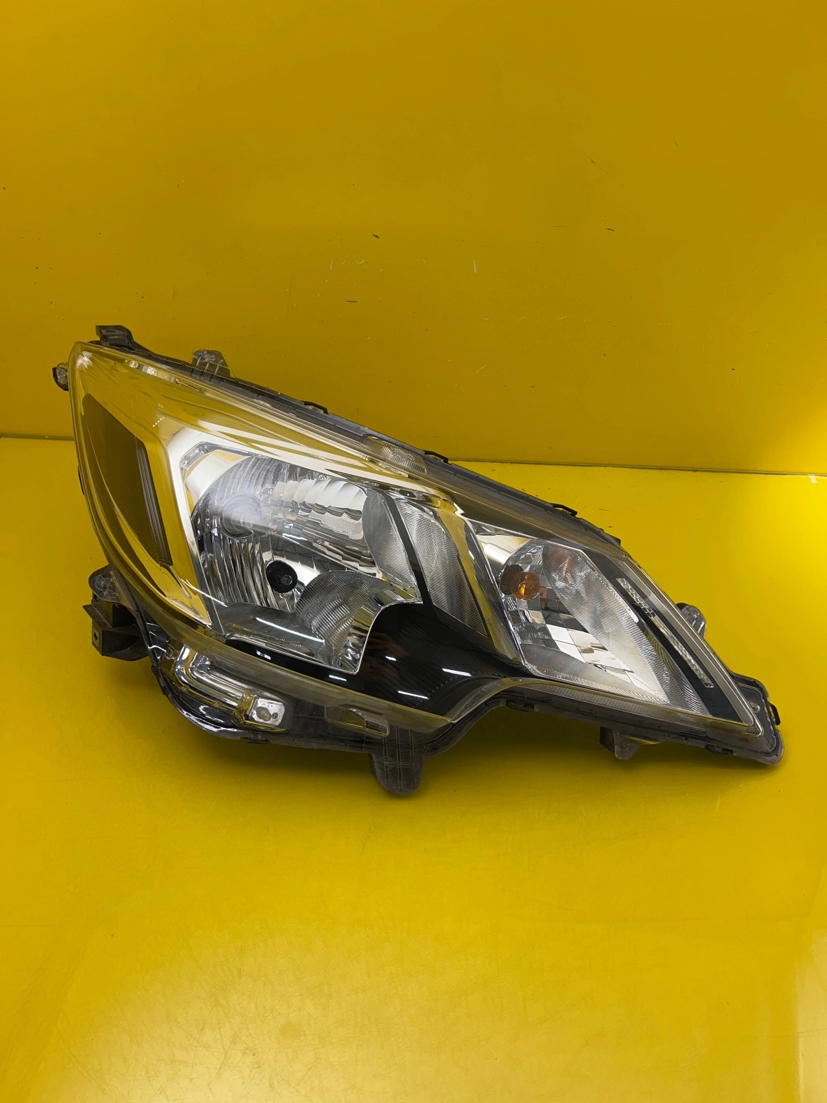 Phare avant droit Mitsubishi Space Star II Lift 19- Autolamps Phare avant droit Mitsubishi Space Star II Lift 19-