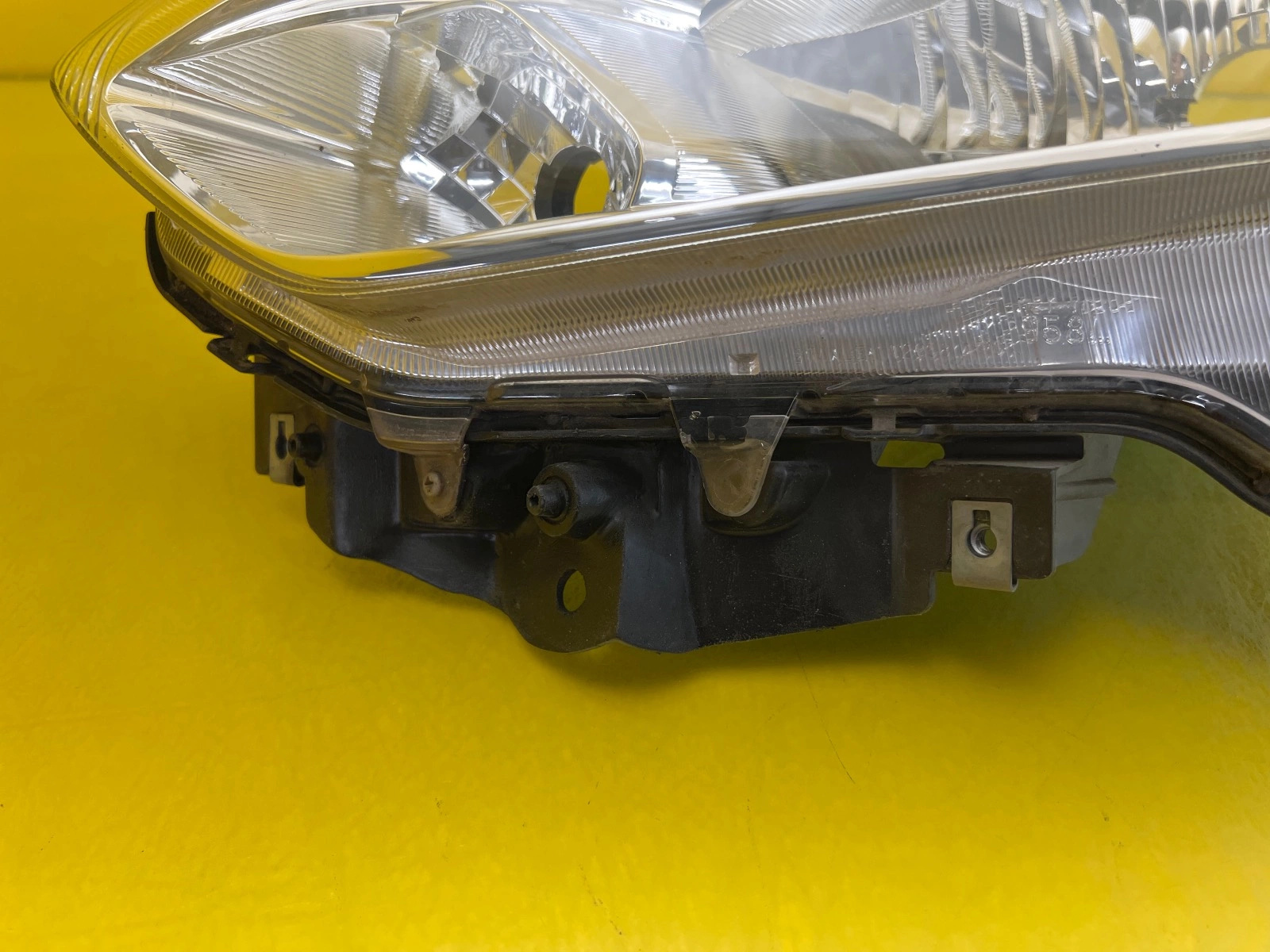 Phare avant gauche Suzuki Swift MK8 17-24 Autolamps 2 Phare avant gauche Suzuki Swift MK8 17-24