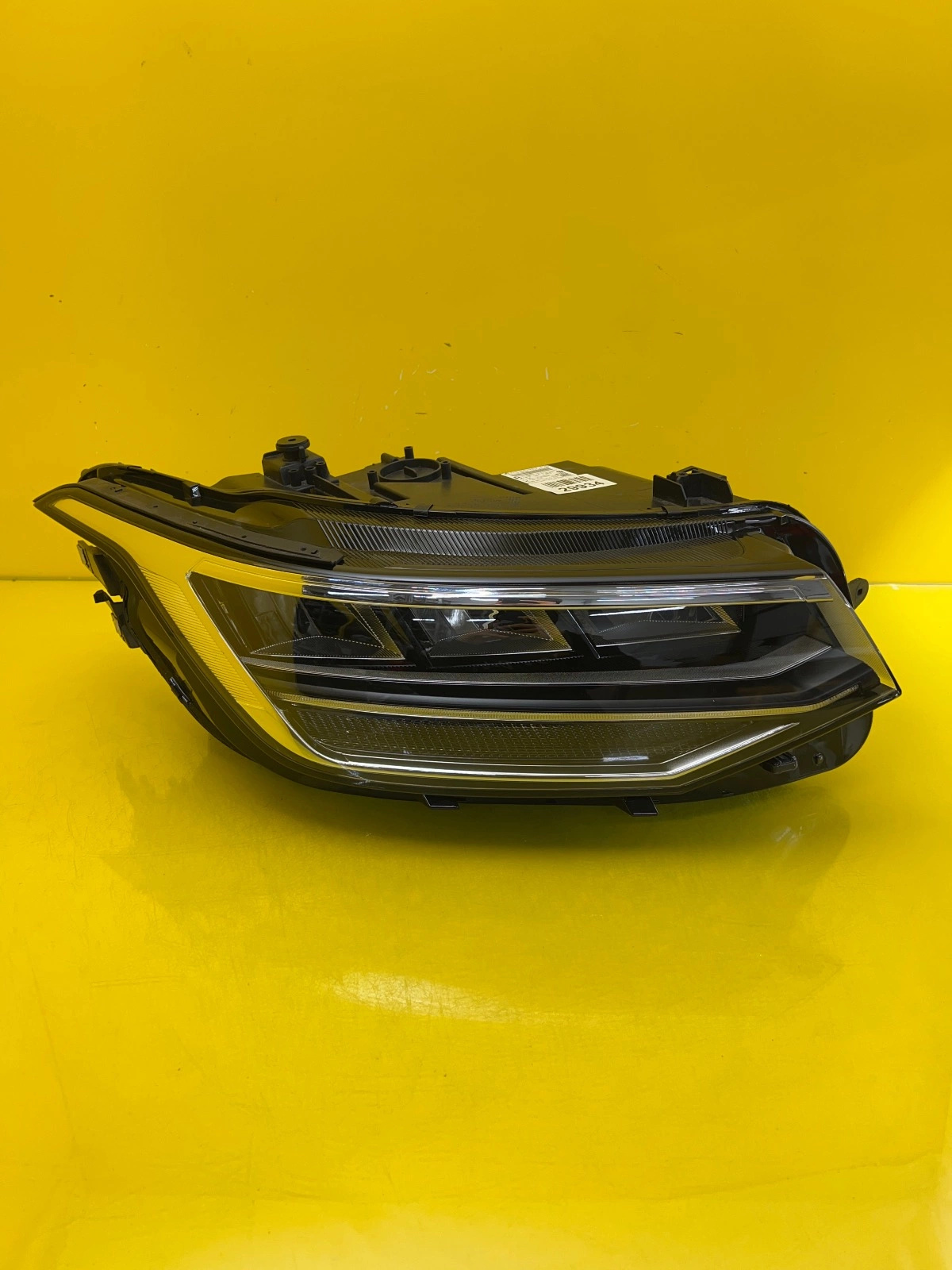 Phare droit VW Tiguan Allspace 5NB Full Led 5NB941036C Autolamps Phare droit VW Tiguan Allspace 5NB Full Led 5NB941036C