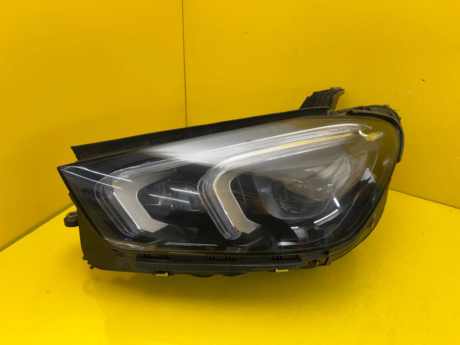 Phare gauche Mercedes GLE W167 Full Led Multibeam A1679061600 Autolamps Phare gauche Mercedes GLE W167 Full Led Multibeam A1679061600