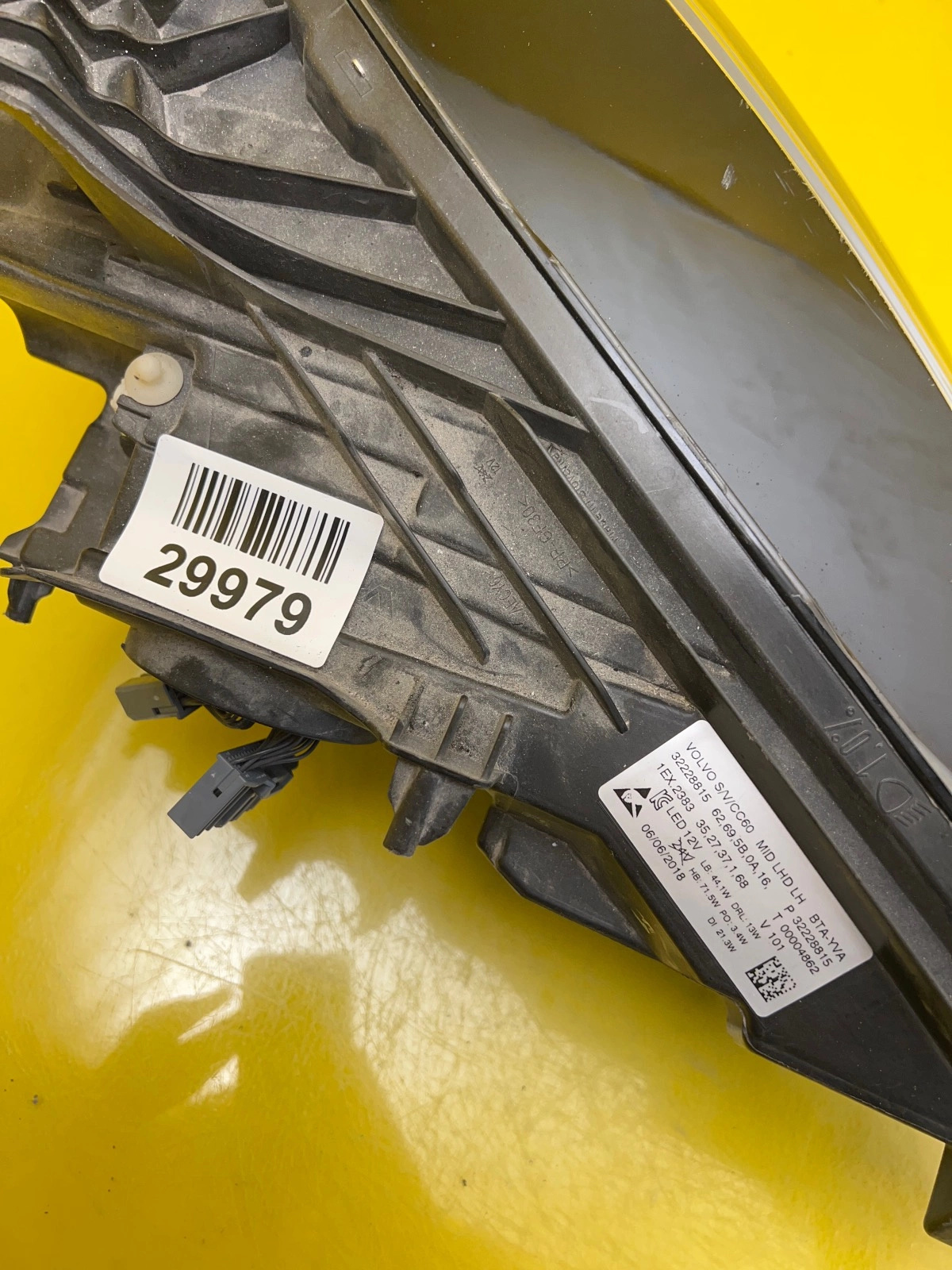 Phare gauche Volvo S60 V60 Mid Led 32228815 Autolamps 2 Phare gauche Volvo S60 V60 Mid Led 32228815