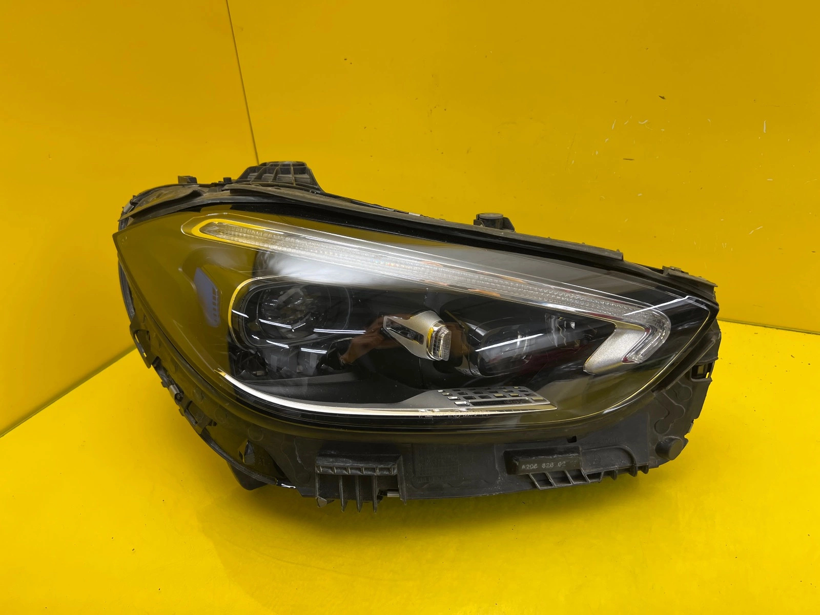 Phare droit Mercedes Classe C W206 Digital Light A2069062204 Autolamps Phare droit Mercedes Classe C W206 Digital Light A2069062204