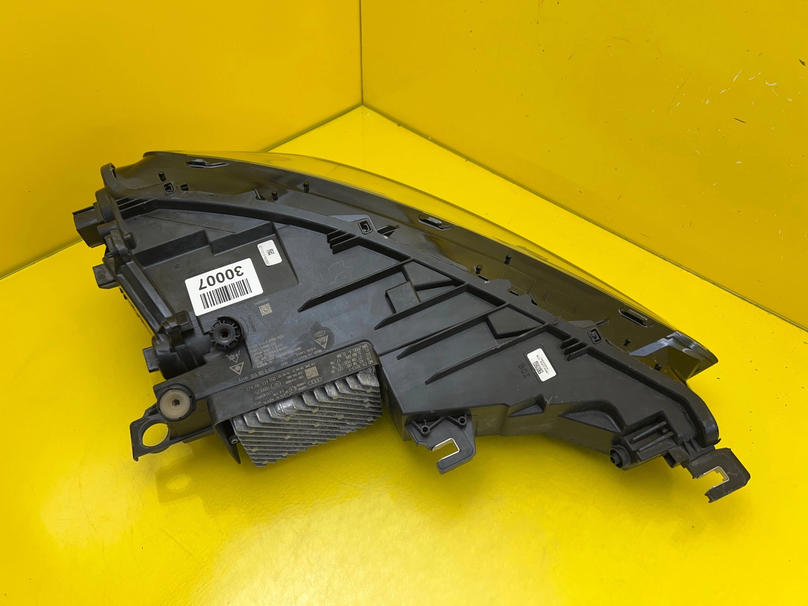 Phare gauche Audi E-Tron GT RS 4J3 Full Led Laser 4J3941085 Autolamps 3 Phare gauche Audi E-Tron GT RS 4J3 Full Led Laser 4J3941085