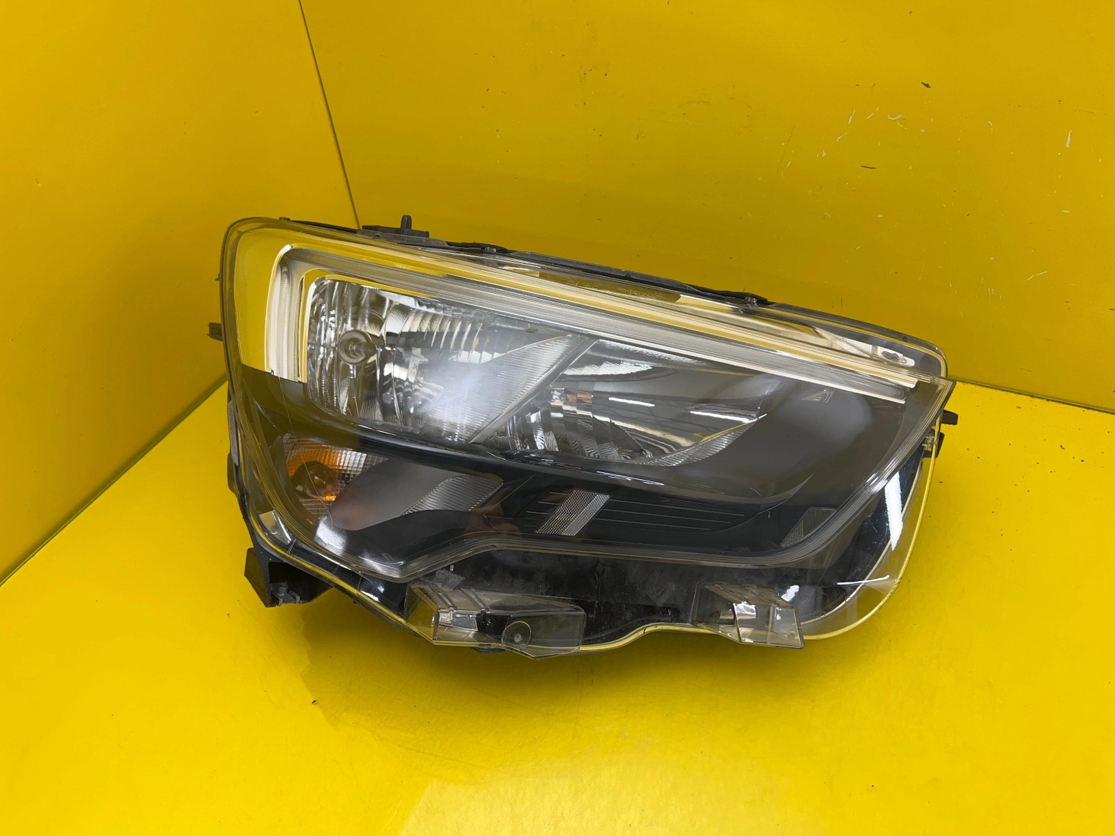Phare avant droit Opel Combo E 18- 90145358 Autolamps Phare avant droit Opel Combo E 18- 90145358