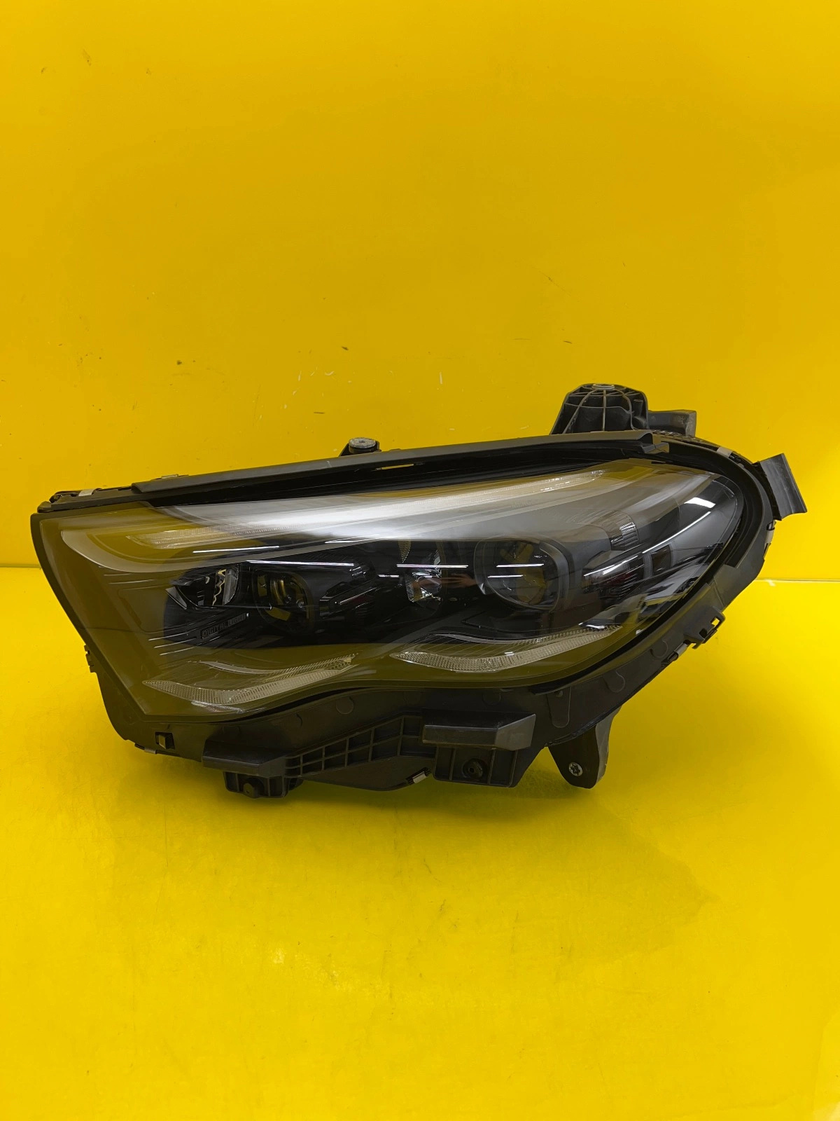 Phare gauche Mercedes Classe E W214 Digital Light A2149066102 Autolamps Phare gauche Mercedes Classe E W214 Digital Light A2149066102