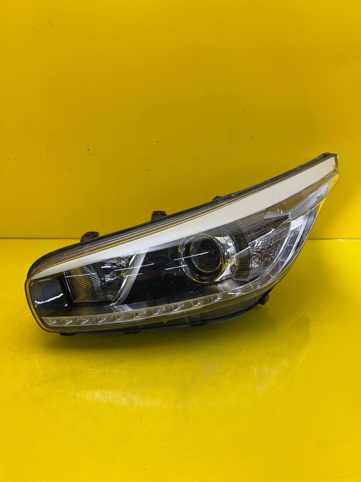 Phare gauche Kia Ceed II 2 Xenon Led 92101-A2060 Autolamps Phare gauche Kia Ceed II 2 Xenon Led 92101-A2060