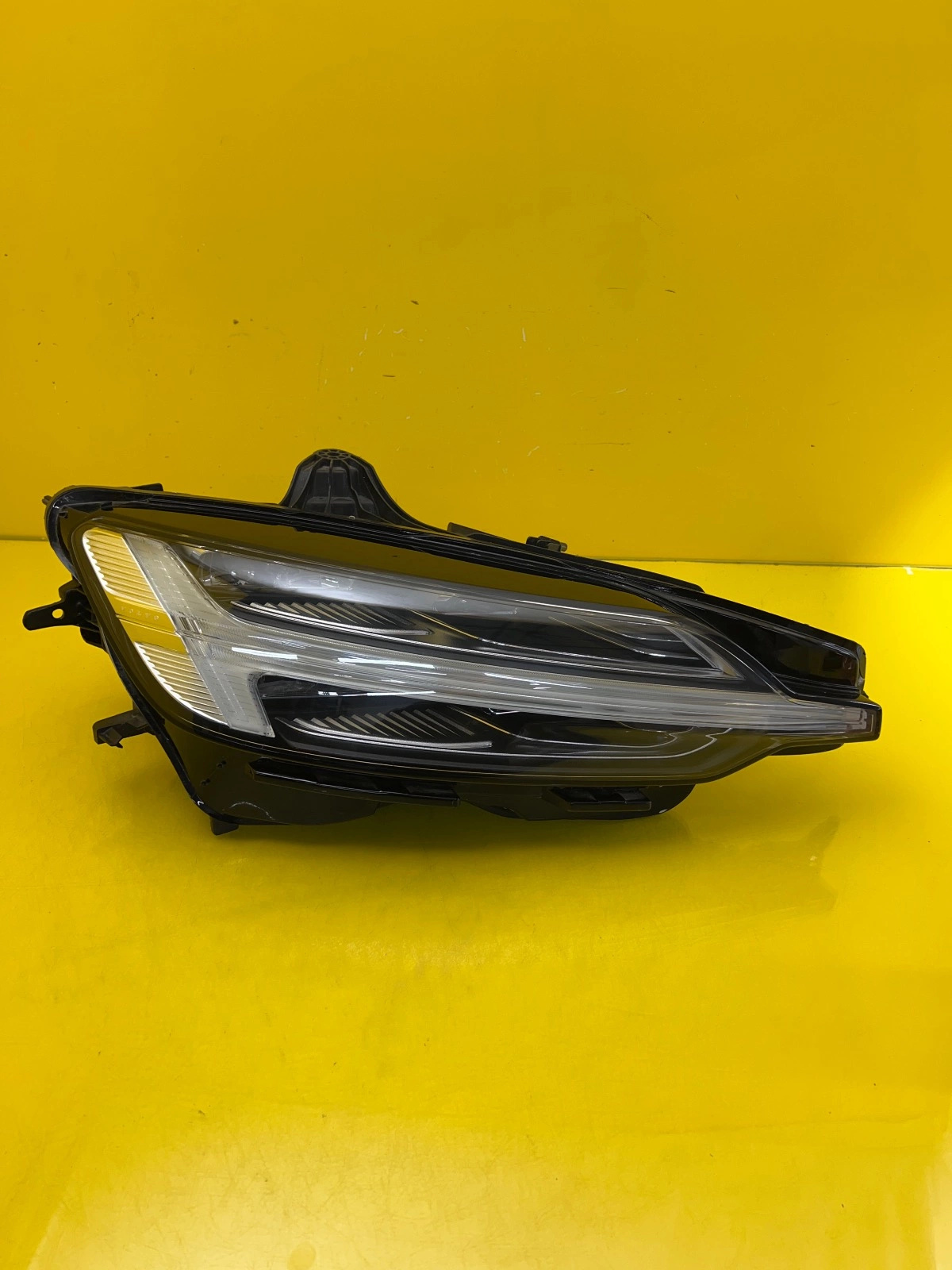 Phare droit Volvo S60 V60 Mid Led 32365342 Autolamps Phare droit Volvo S60 V60 Mid Led 32365342