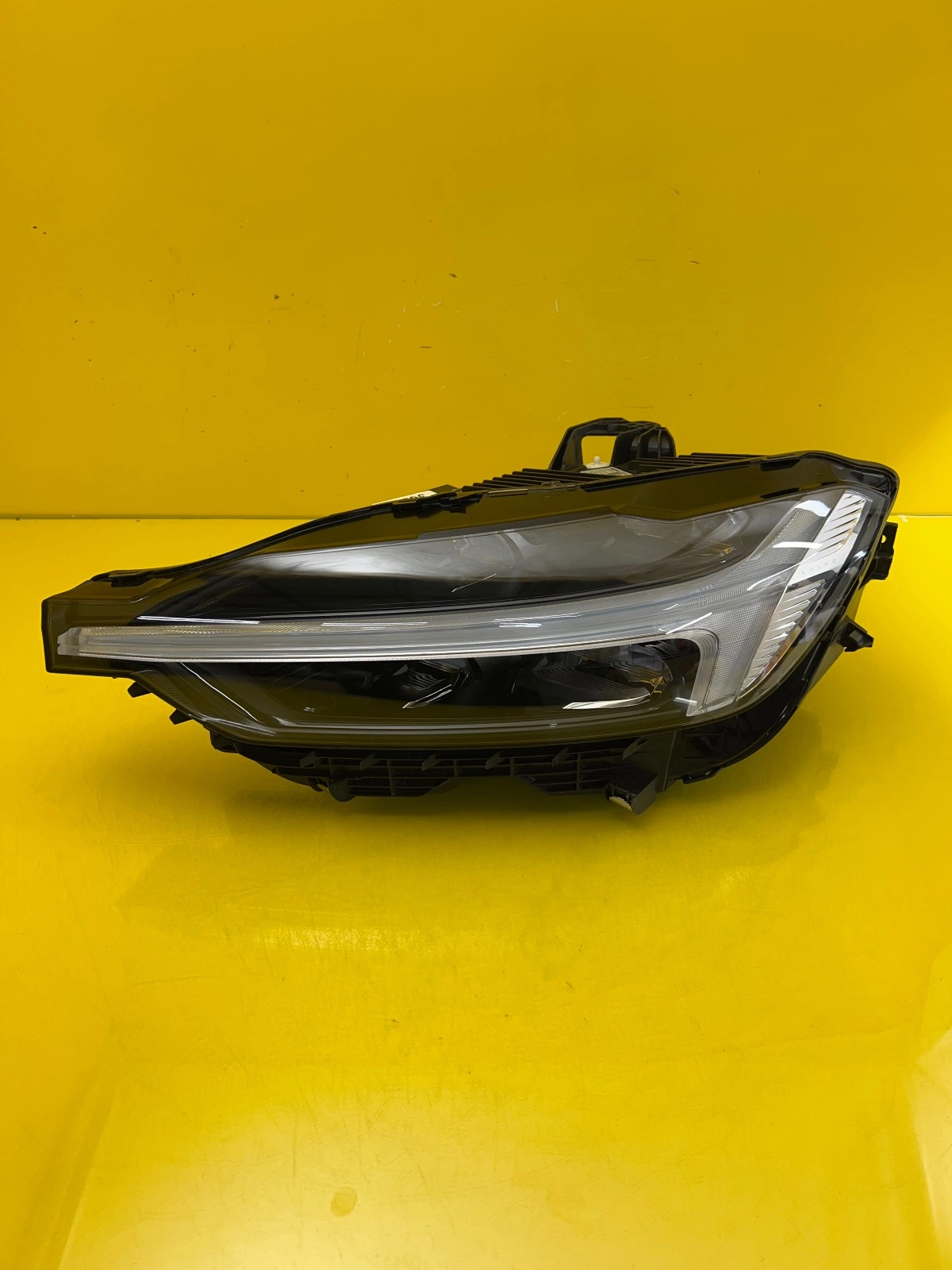 Phare gauche Volvo XC60 II Lift Mid Led 32342516 Autolamps Phare gauche Volvo XC60 II Lift Mid Led 32342516