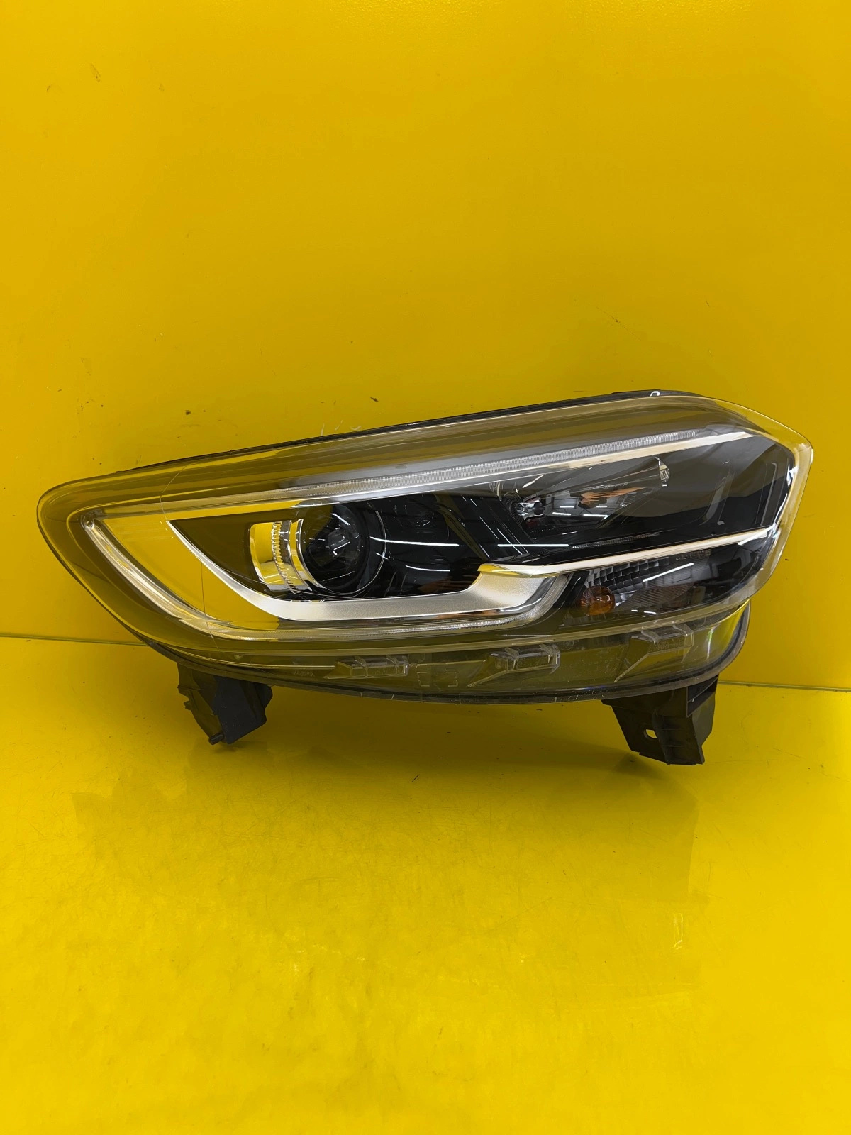 Phare avant droit Renault Kadjar Led 260104607R Autolamps Phare avant droit Renault Kadjar Led 260104607R