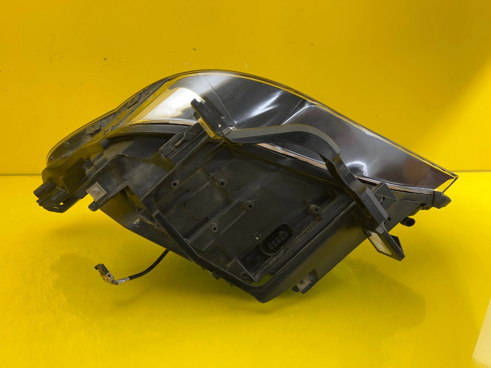 Phare droit BMW 5 E60 E61 03-06 Xenon non orientable Autolamps 4 Phare droit BMW 5 E60 E61 03-06 Xenon non orientable