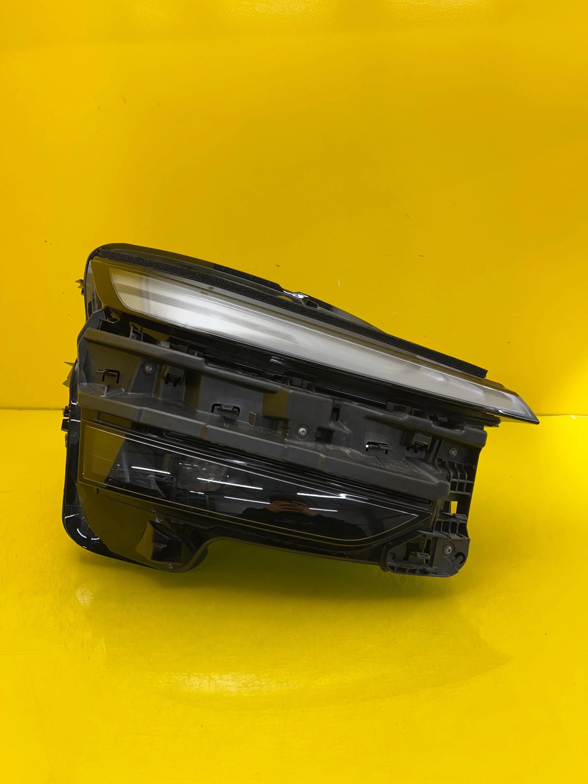 Phare avant droit Tesla Model Y 2024- Full Led 1918351-00-D Autolamps Phare avant droit Tesla Model Y 2024- Full Led 1918351-00-D