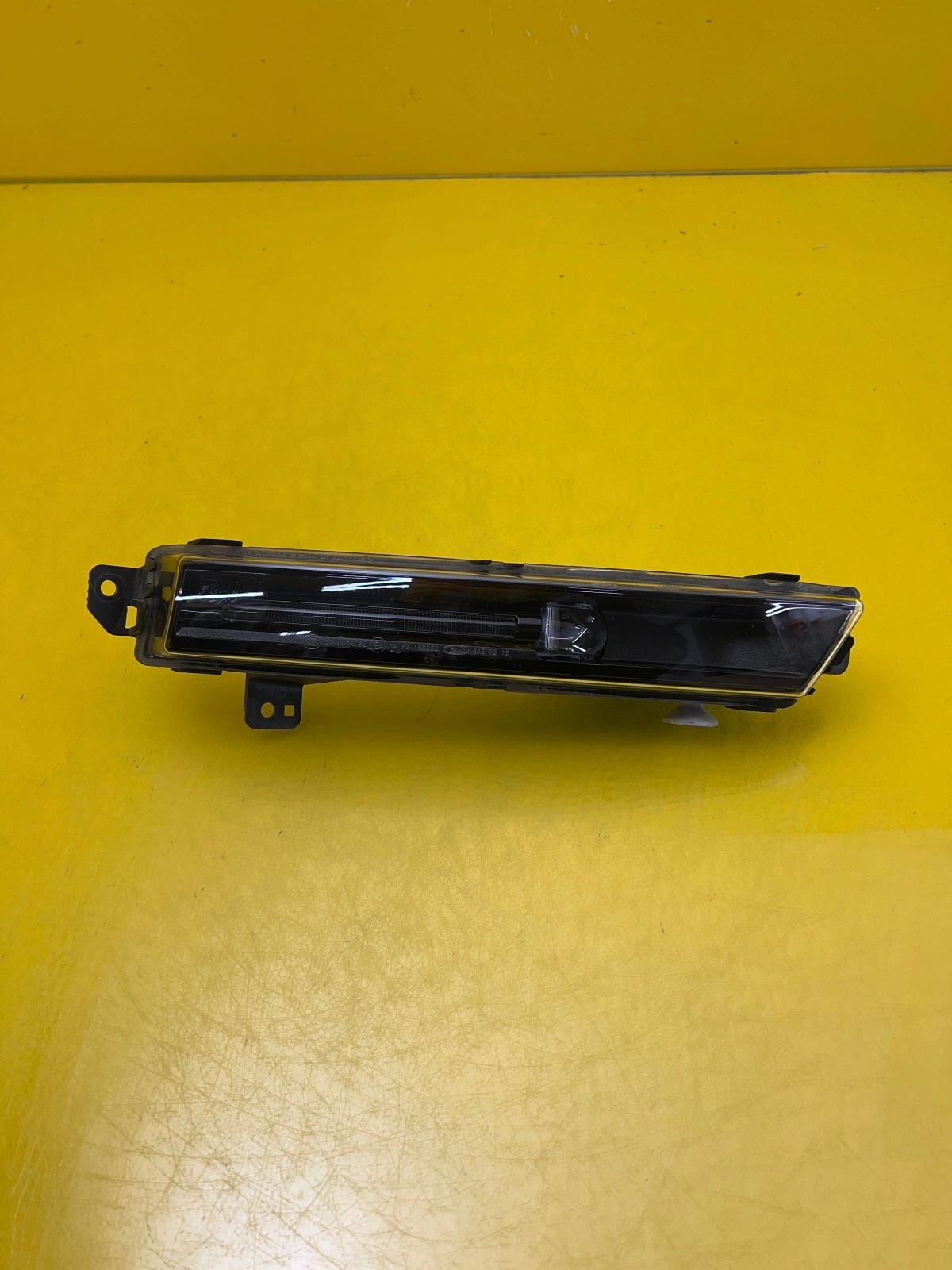 Phare droit Range Rover Vogue Velar Halogène HK8315200BE Autolamps Phare droit Range Rover Vogue Velar Halogène HK8315200BE