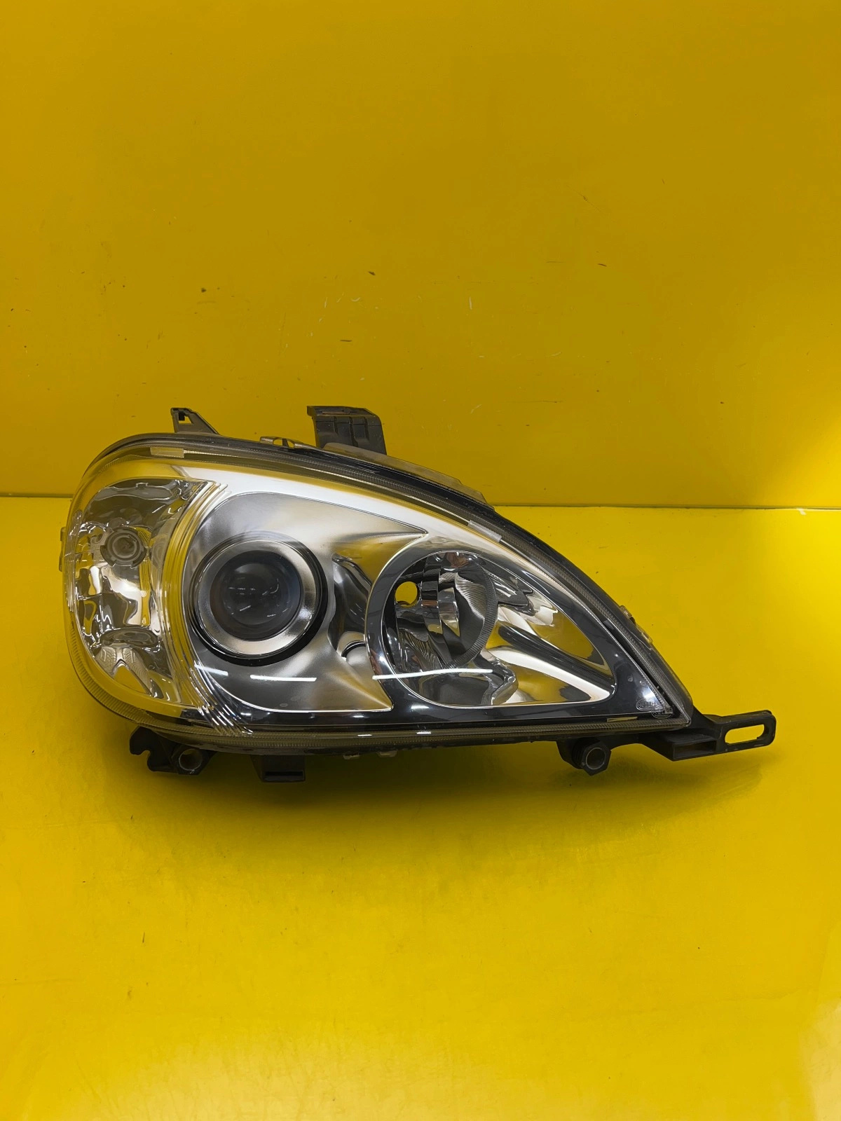 Phare droit Mercedes ML W163 98-05 A1638204661 Autolamps Phare droit Mercedes ML W163 98-05 A1638204661