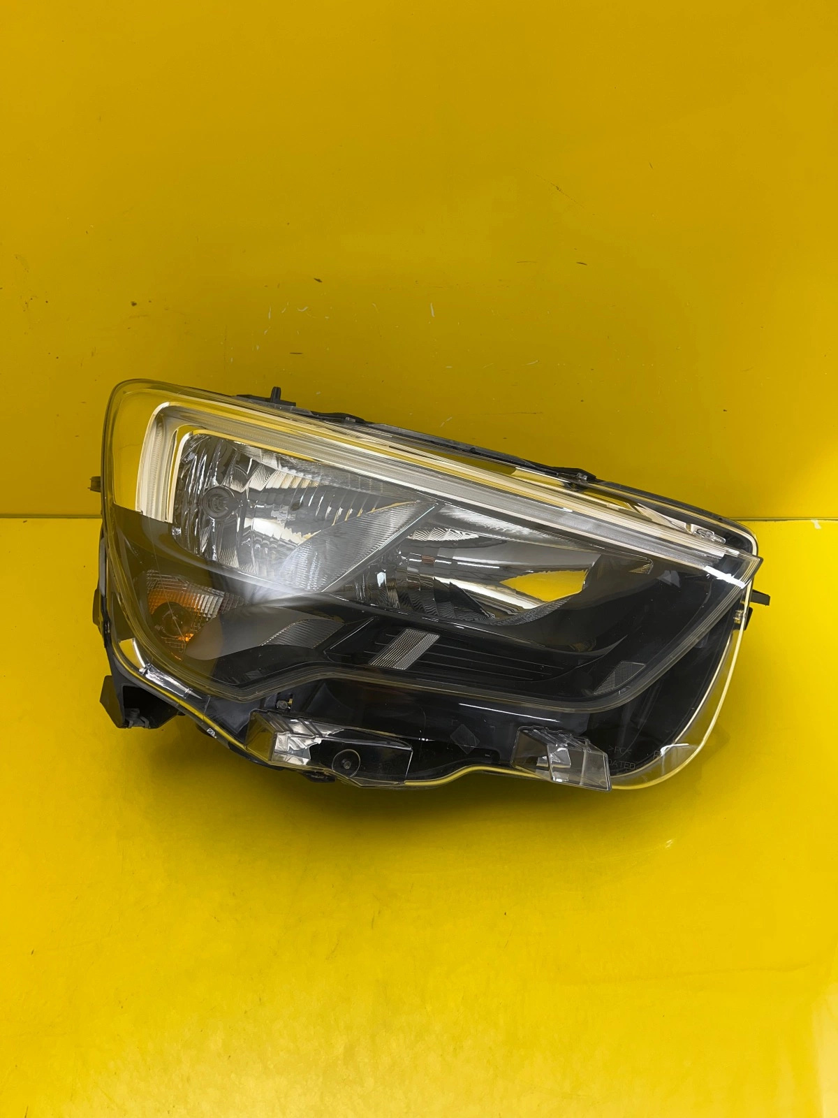 Phare avant droit Opel Combo E 18- 90145358 Autolamps Phare avant droit Opel Combo E 18- 90145358