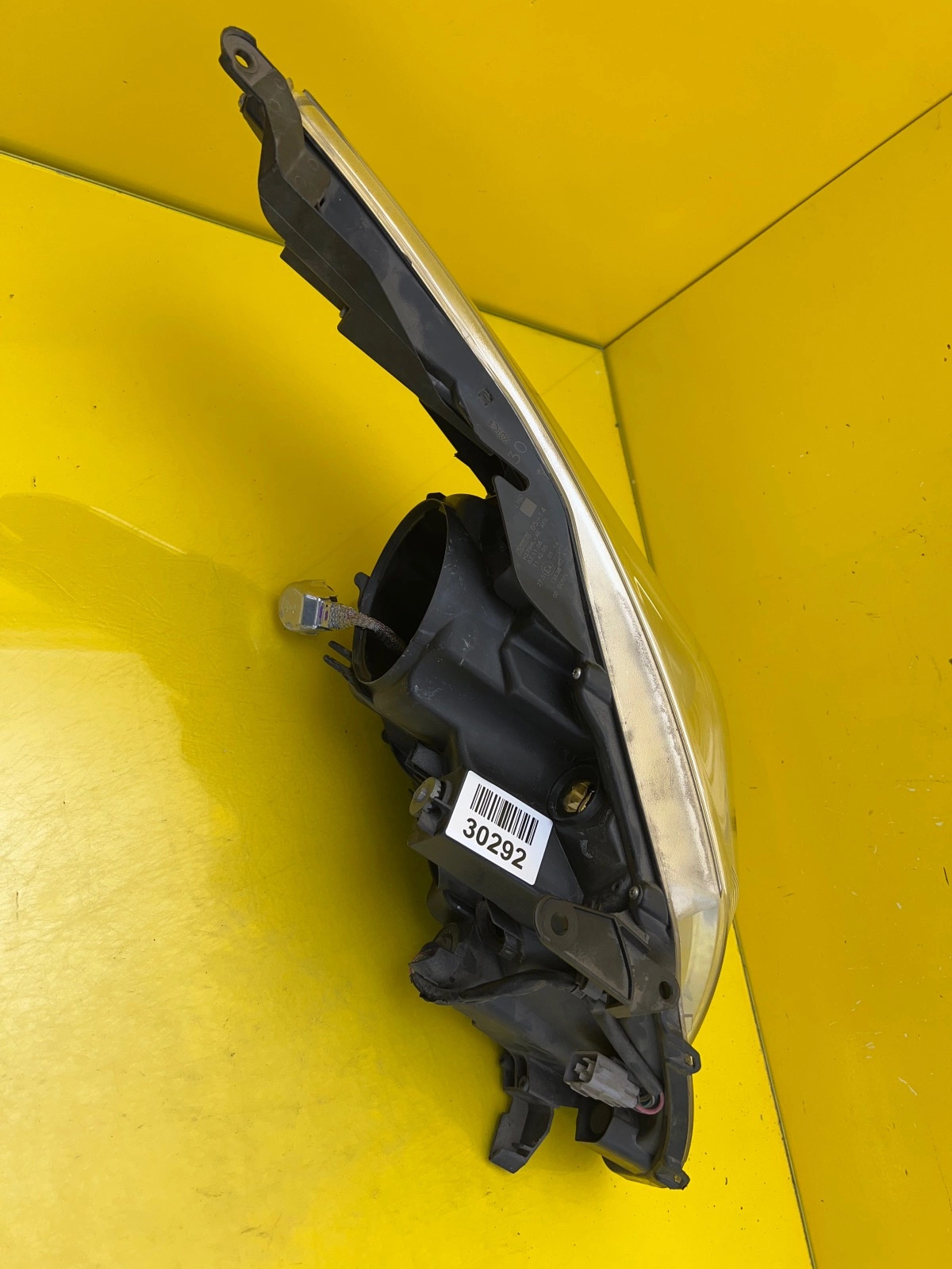 Phare gauche Toyota Avensis T27 Avant Lift Bi-Xenon 08-11 Autolamps 2 Phare gauche Toyota Avensis T27 Avant Lift Bi-Xenon 08-11