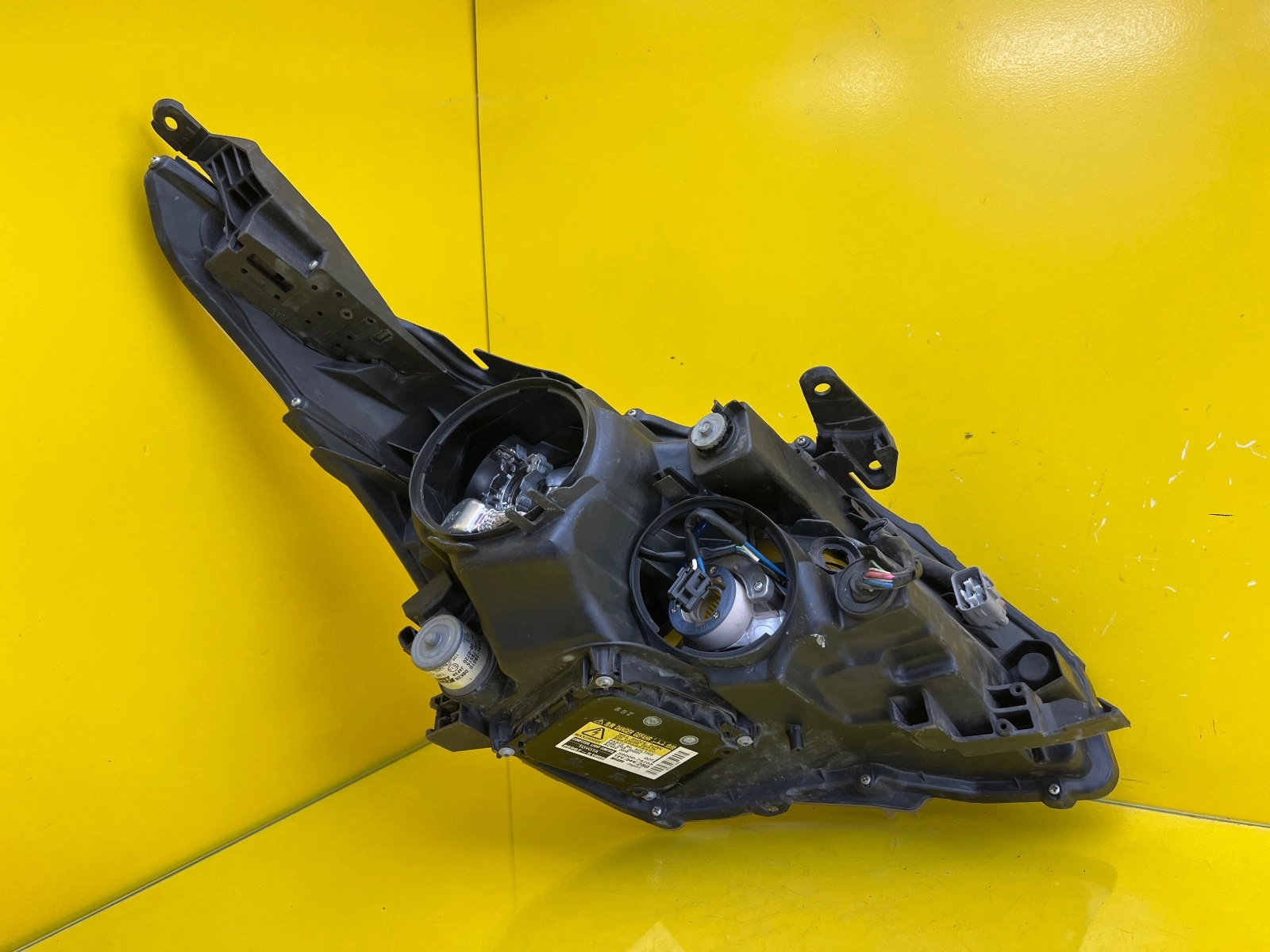 Phare gauche Toyota Avensis T27 Avant Lift Bi-Xenon 08-11 Autolamps 4 Phare gauche Toyota Avensis T27 Avant Lift Bi-Xenon 08-11