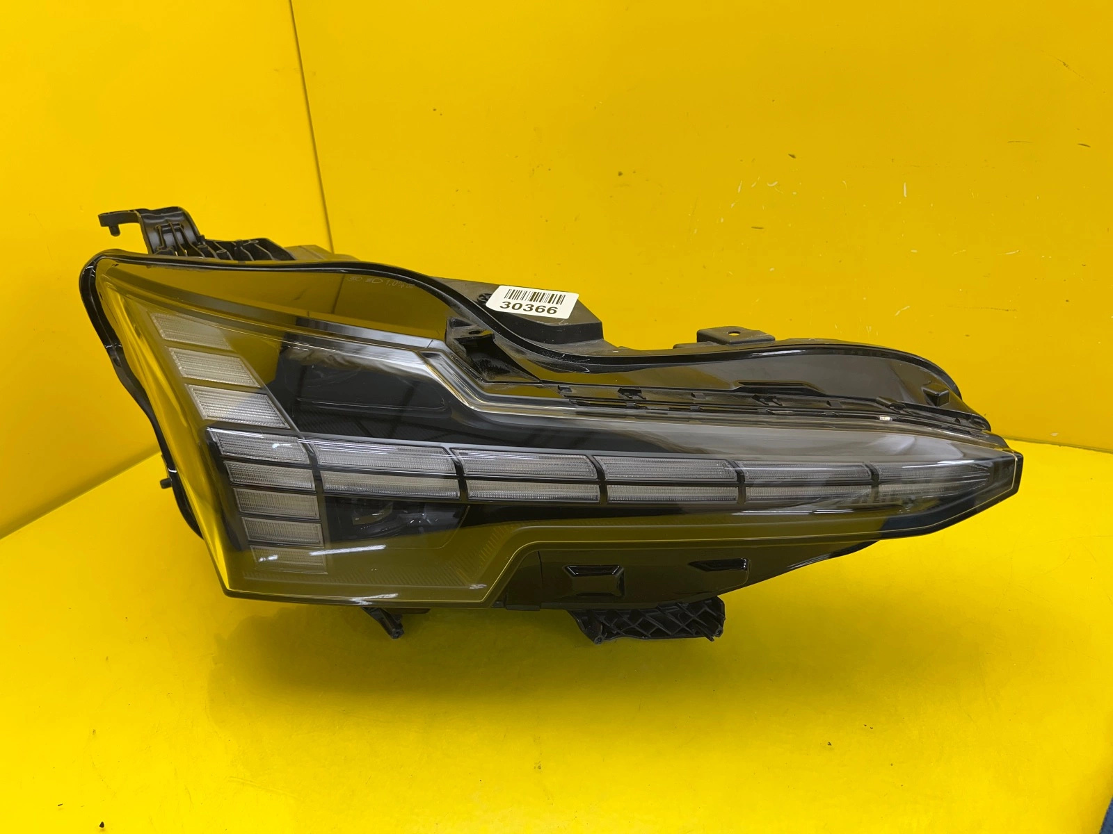 Phare avant droit Volvo EX30 Full Led 80000628 Autolamps Phare avant droit Volvo EX30 Full Led 80000628