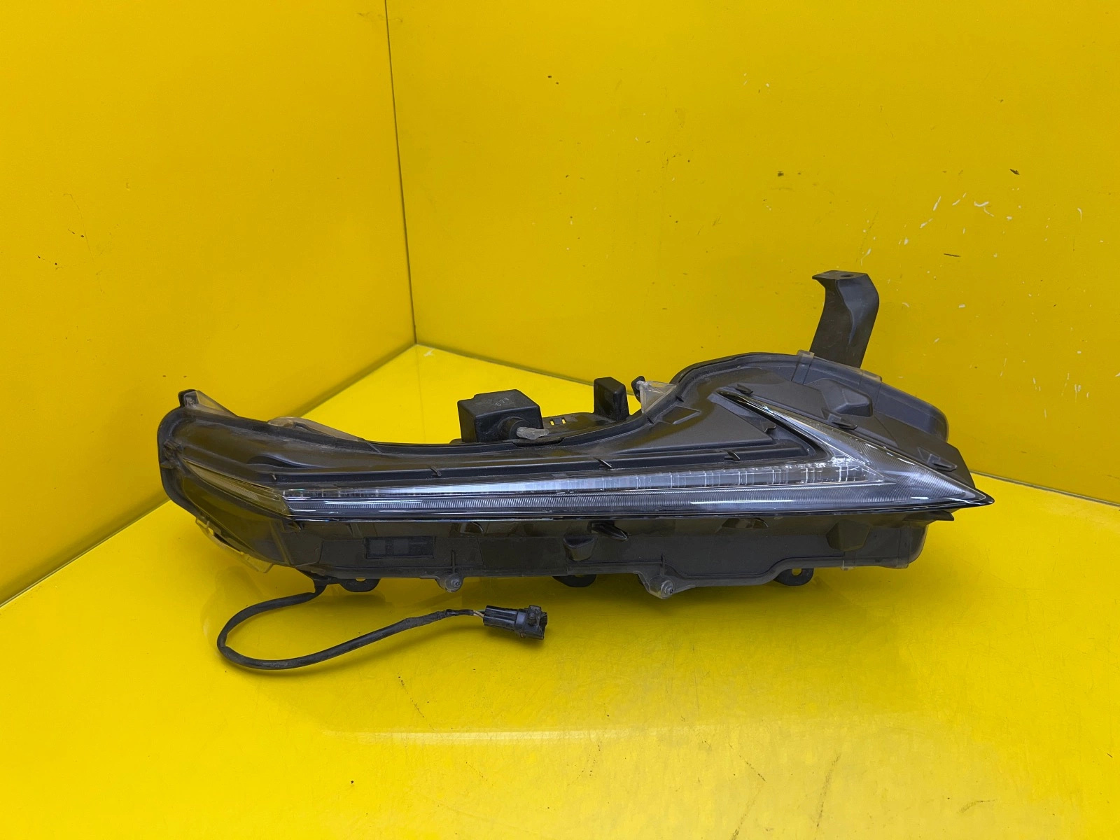 Phare avant droit Lexus NX 300H LED DRL Autolamps Phare avant droit Lexus NX 300H LED DRL