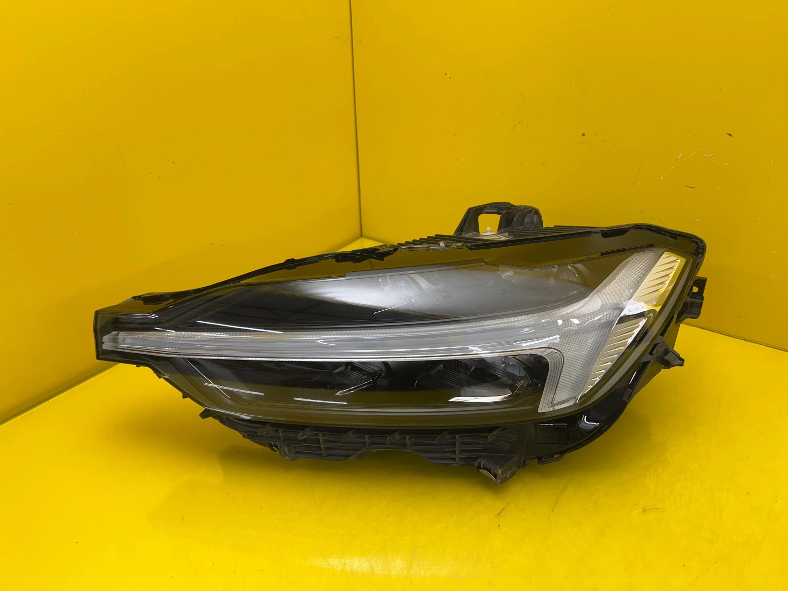 Phare gauche Volvo XC60 II Lift 20- Full Led 32342506 Autolamps Phare gauche Volvo XC60 II Lift 20- Full Led 32342506