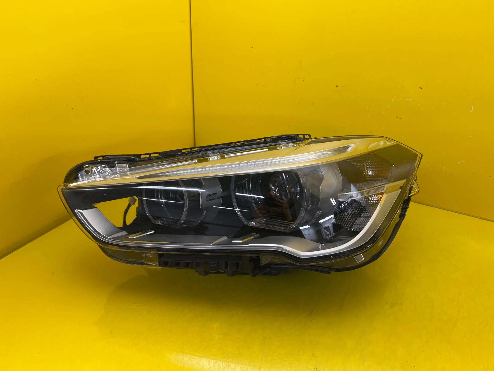 Phare avant gauche BMW X1 F48 15- Full Led 7495003-06 Autolamps Phare avant gauche BMW X1 F48 15- Full Led 7495003-06