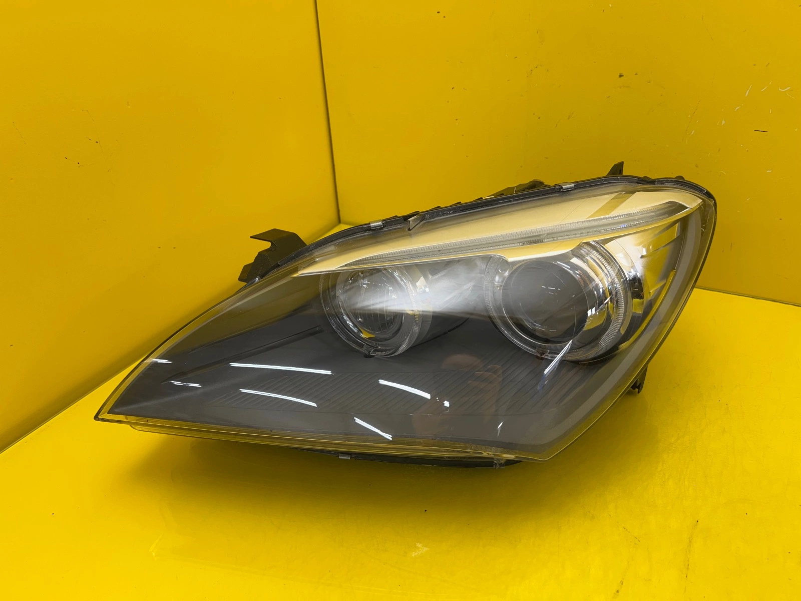 Phare gauche BMW 6 F06 F12 F13 Xenon 7272015-09 Autolamps Phare gauche BMW 6 F06 F12 F13 Xenon 7272015-09