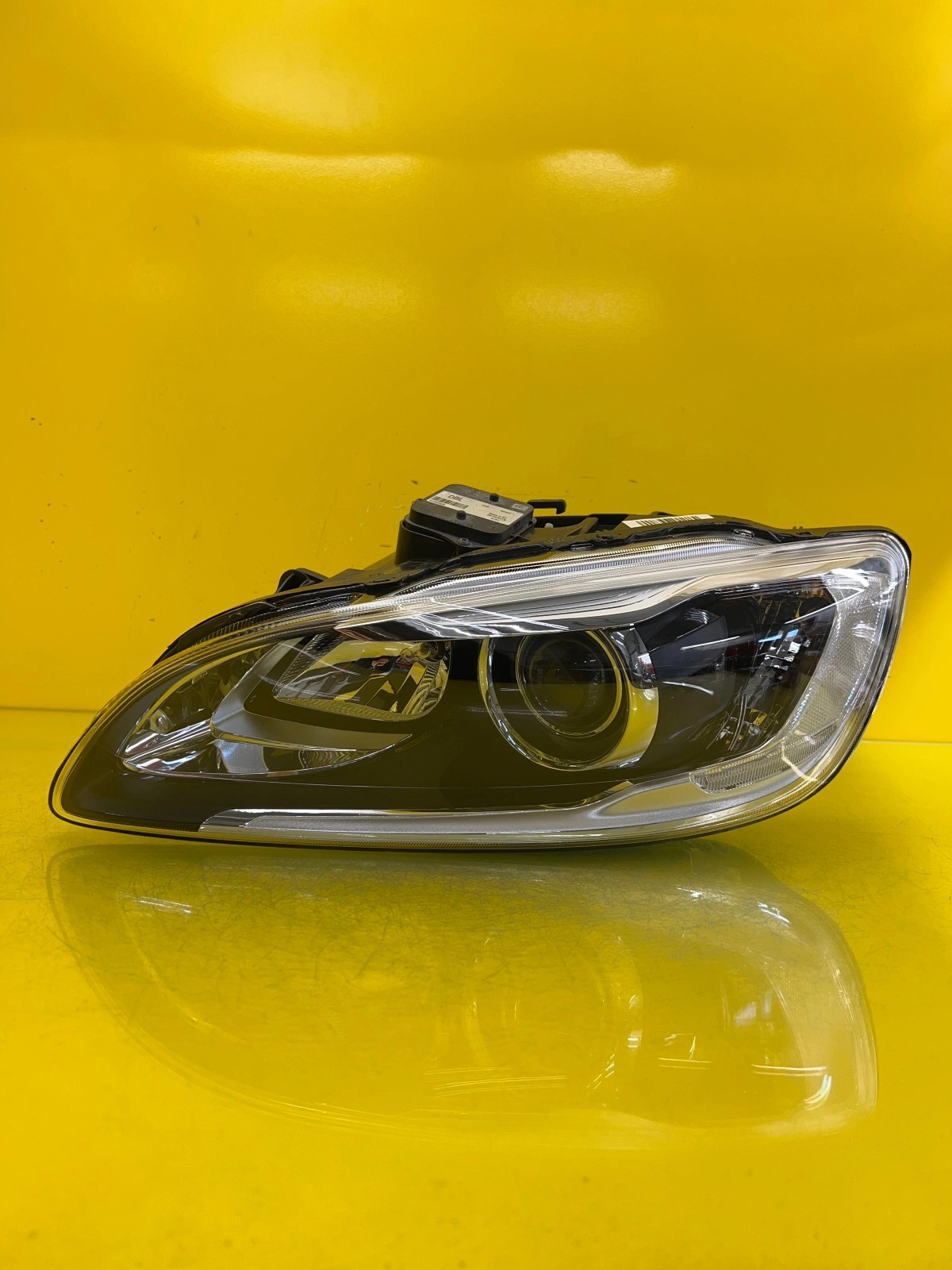 Phare avant gauche Volvo V60 S60 II 2 Lift Xenon 31420261 Autolamps Phare avant gauche Volvo V60 S60 II 2 Lift Xenon 31420261