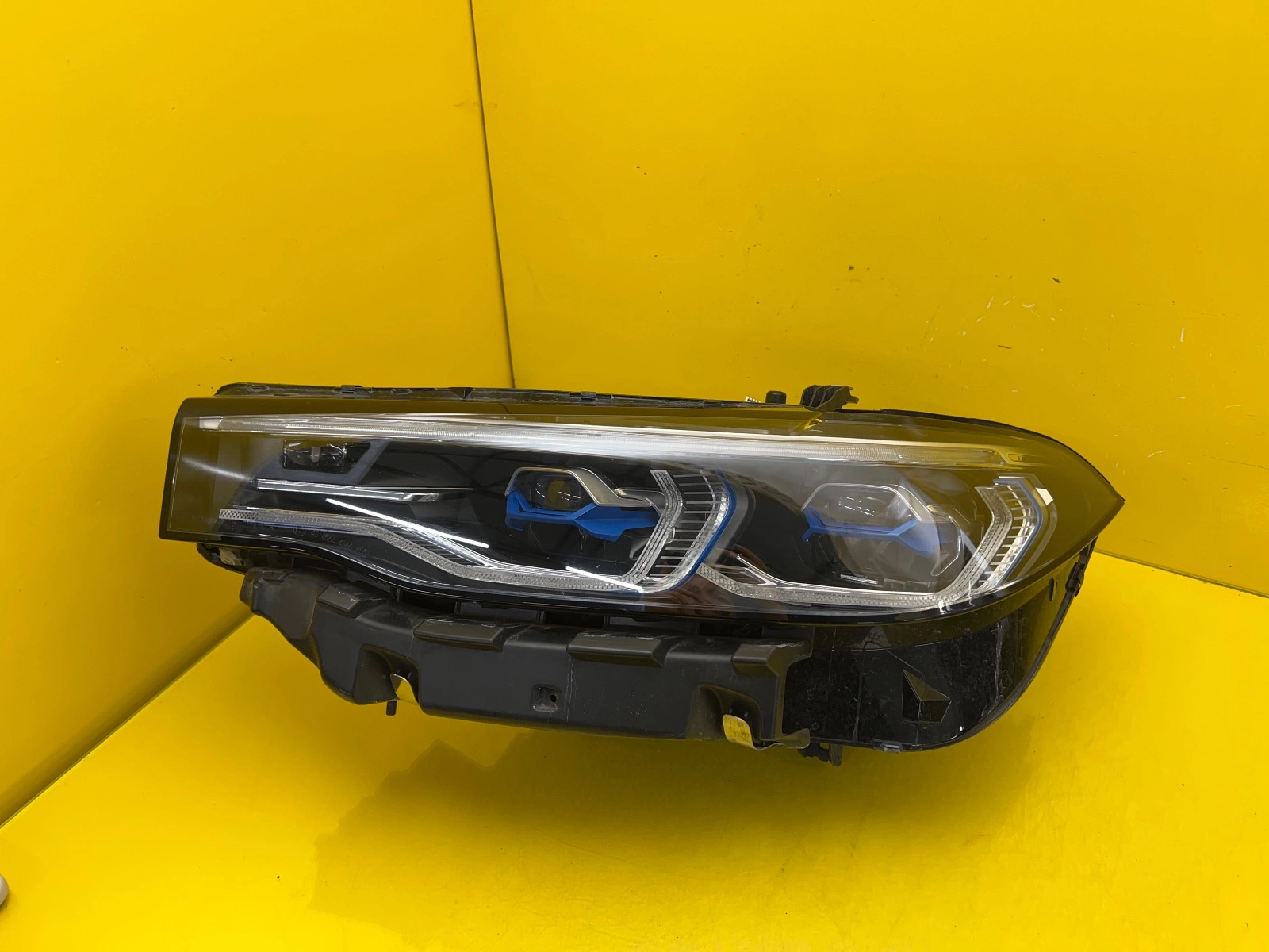 Phare gauche BMW X7 G07 Laser 5A279F1-02 Autolamps Phare gauche BMW X7 G07 Laser 5A279F1-02