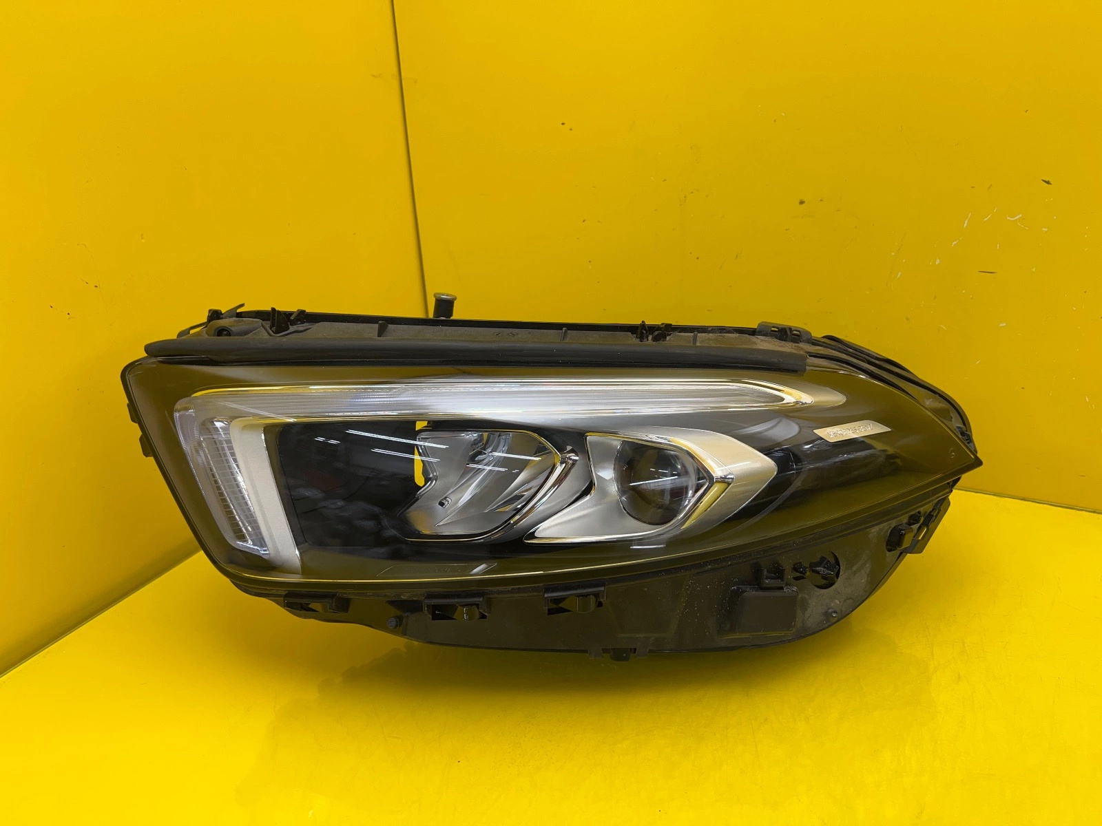 Phare gauche Mercedes Classe A W177 Full Led Multibeam 18-23 A1779063705 Autolamps Phare gauche Mercedes Classe A W177 Full Led Multibeam 18-23 A1779063705