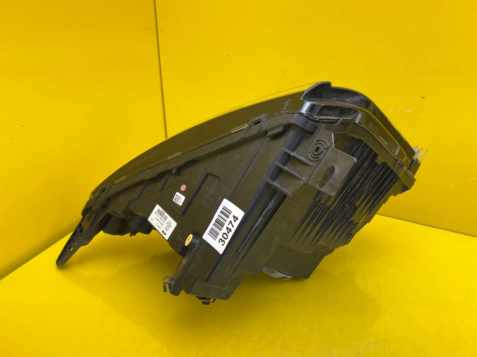 Phare Ford Courier 2023- Feu avant gauche Normal R2X613W030CF Autolamps 4 Phare Ford Courier 2023- Feu avant gauche Normal R2X613W030CF