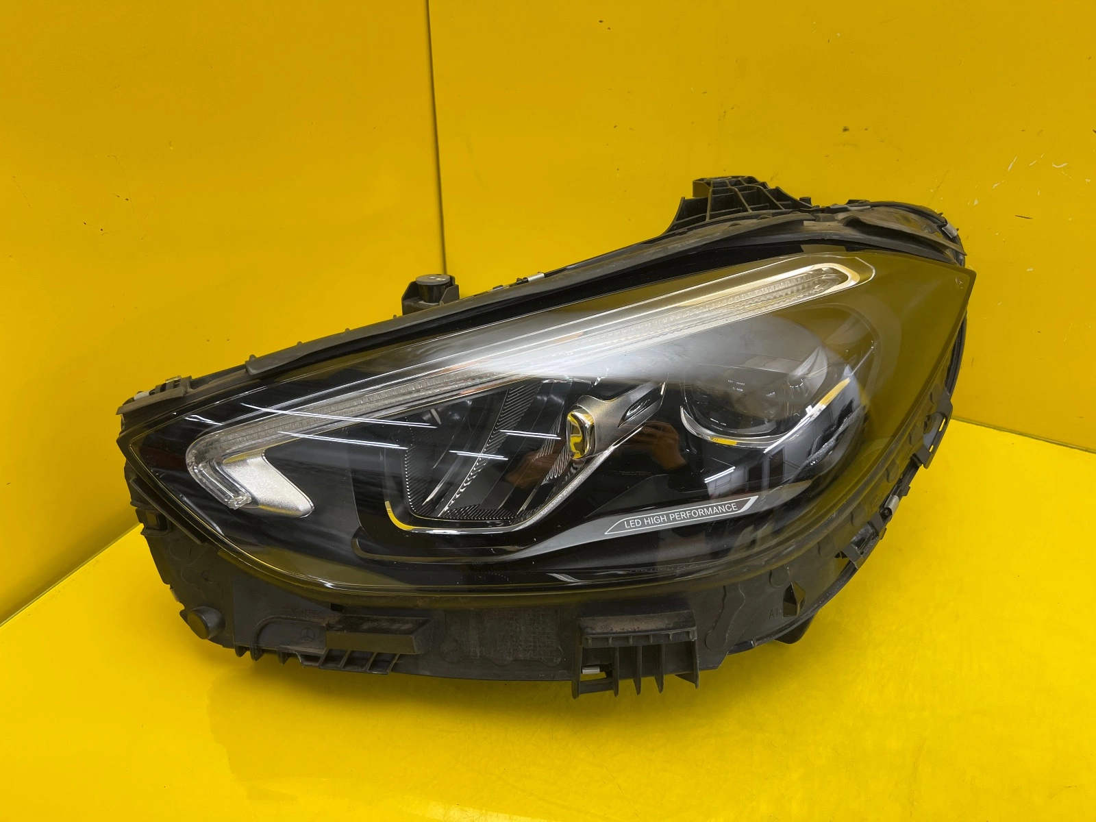 Phare gauche Mercedes Classe C W206 Full Led High Performance A2069068104 Autolamps Phare gauche Mercedes Classe C W206 Full Led High Performance A2069068104
