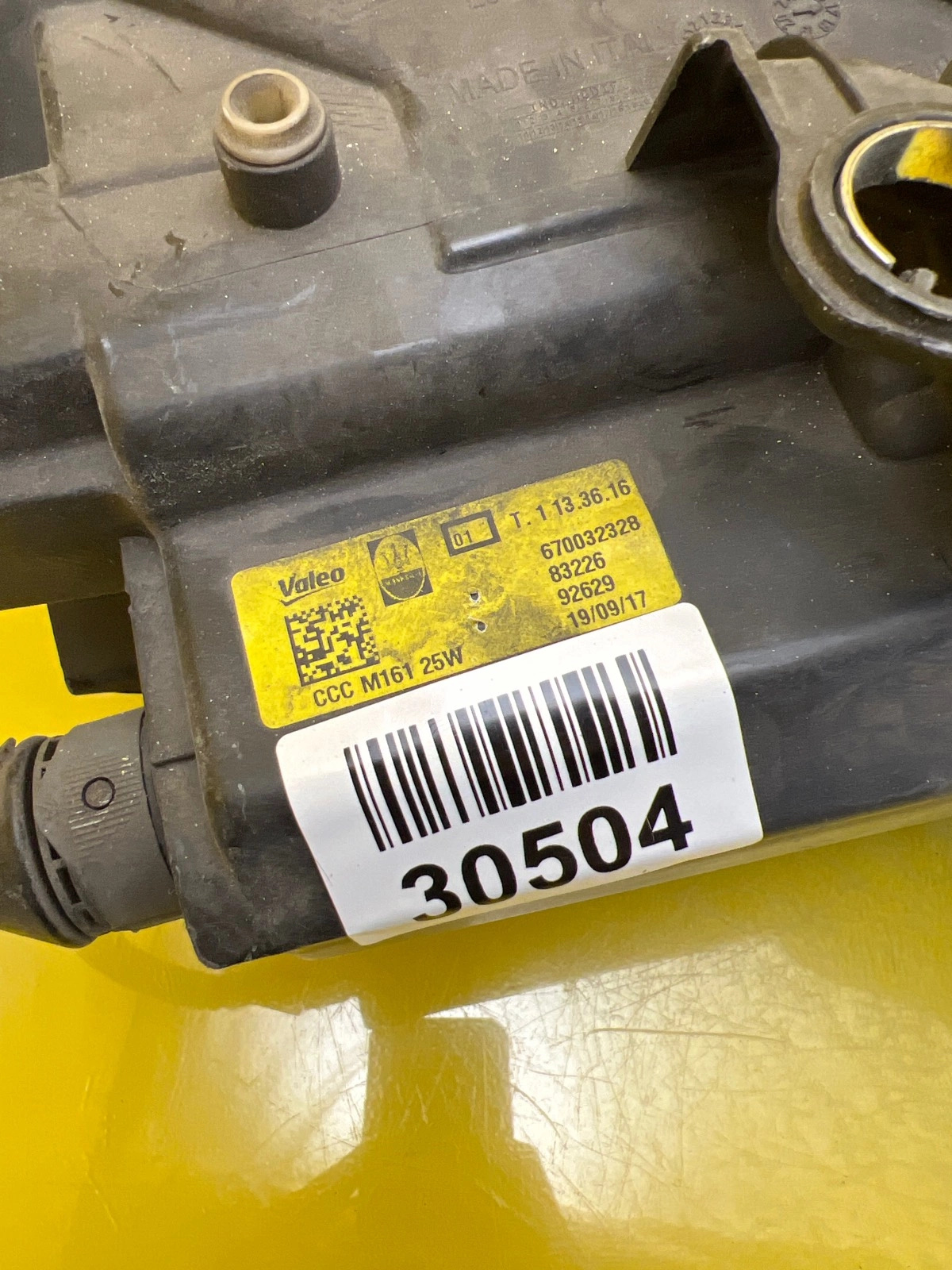 Phare gauche Maserati Levante Xenon Non-tournable 670032328 Autolamps 2 Phare gauche Maserati Levante Xenon Non-tournable 670032328