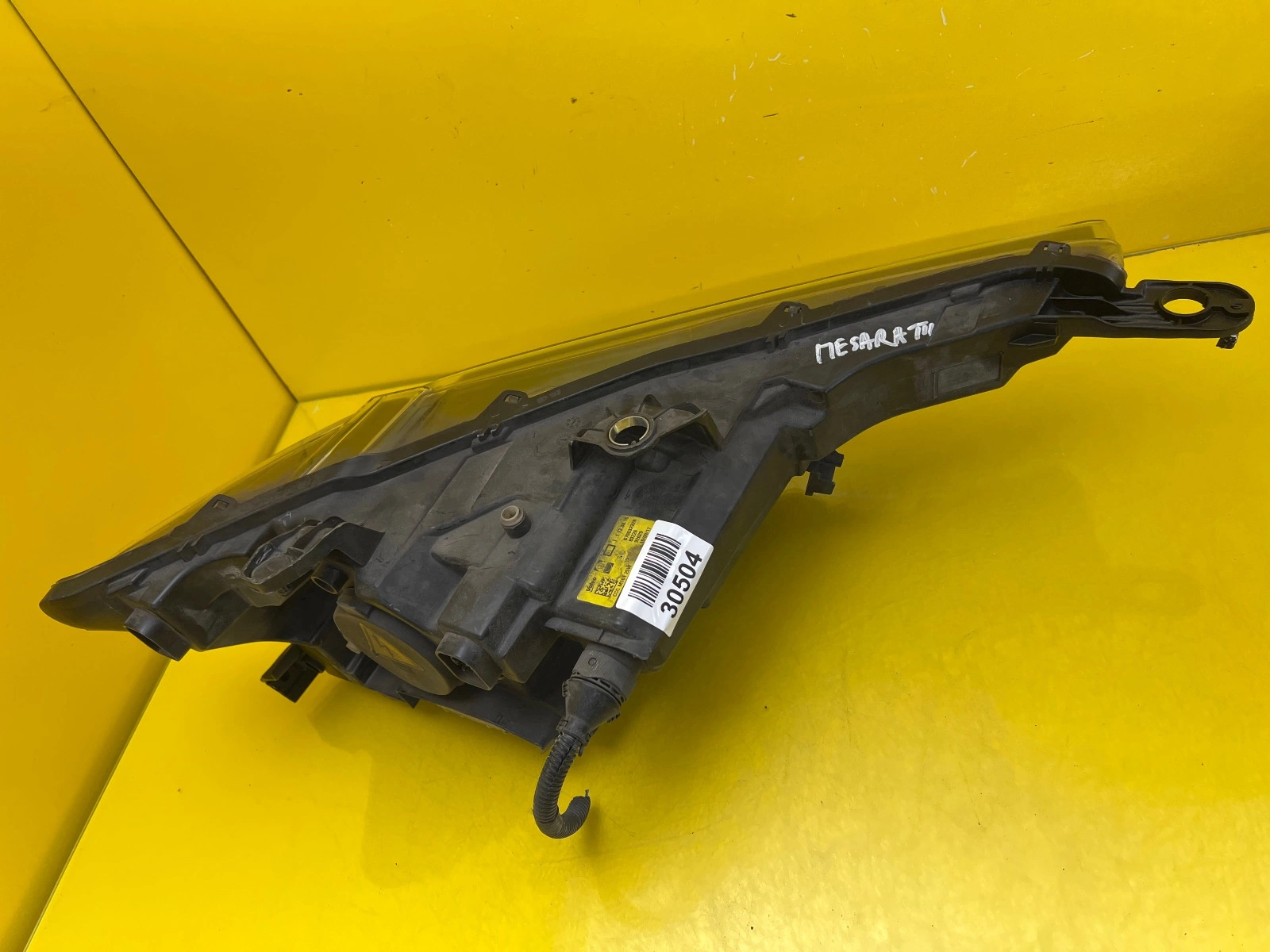 Phare gauche Maserati Levante Xenon Non-tournable 670032328 Autolamps 3 Phare gauche Maserati Levante Xenon Non-tournable 670032328