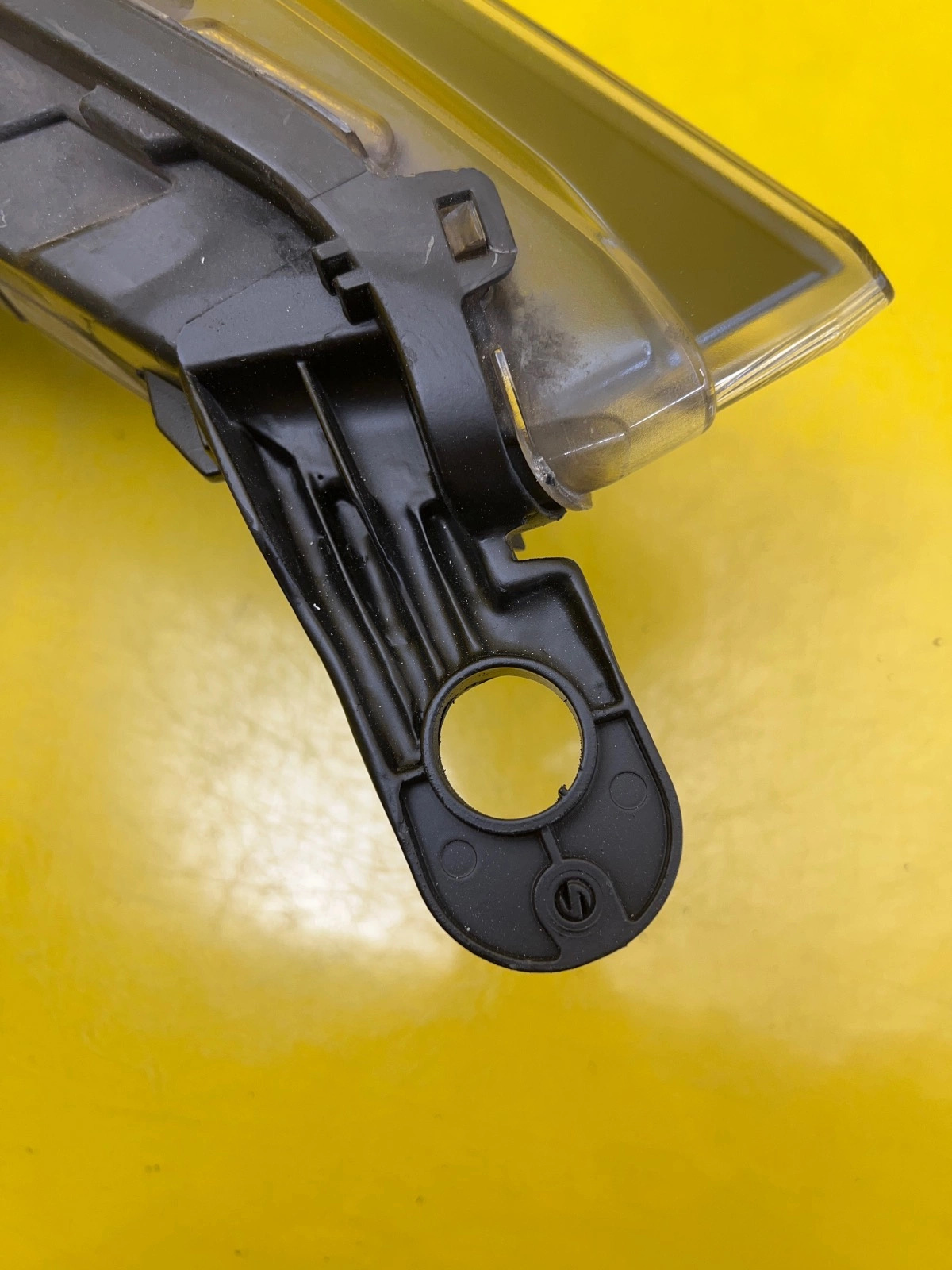 Phare gauche Maserati Levante Xenon Non-tournable 670032328 Autolamps 5 Phare gauche Maserati Levante Xenon Non-tournable 670032328