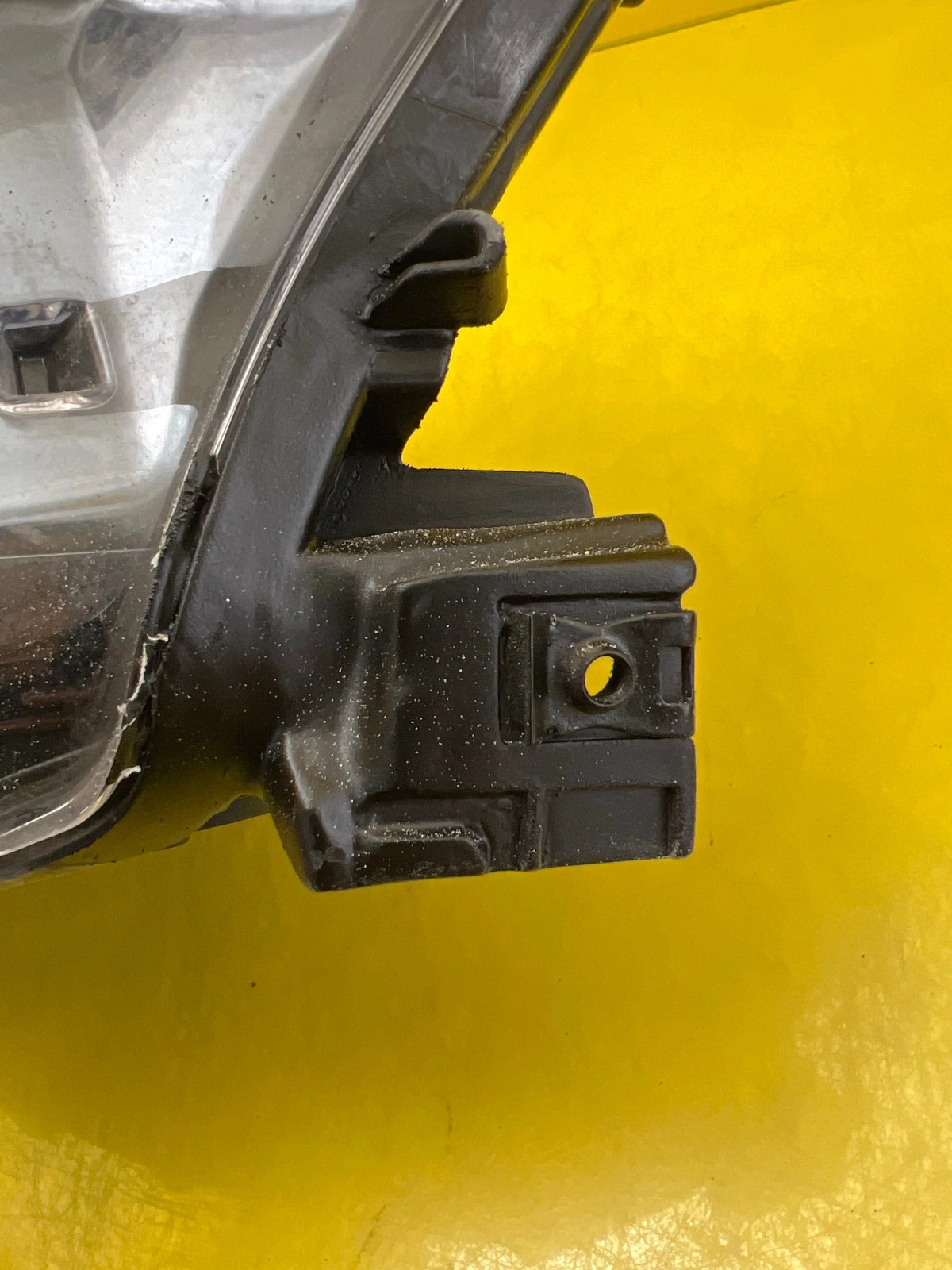 Phare gauche Maserati Levante Xenon Non-tournable 670032328 Autolamps 6 Phare gauche Maserati Levante Xenon Non-tournable 670032328