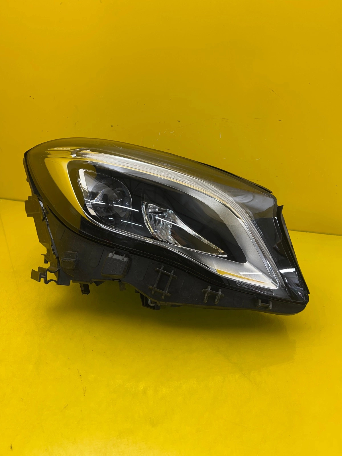 Phare droit Mercedes GLA W156 Full Led A1569067000 Autolamps Phare droit Mercedes GLA W156 Full Led A1569067000