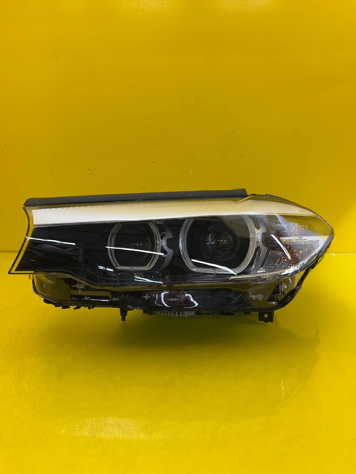 Phare gauche BMW 5 G30 Full Led 8499111-03 Autolamps Phare gauche BMW 5 G30 Full Led 8499111-03