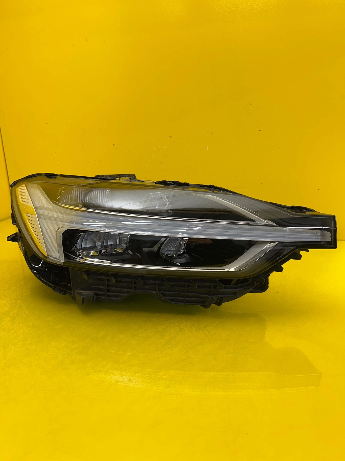 Phare droit Volvo XC60 II 17- Full Led 31656615 Autolamps Phare droit Volvo XC60 II 17- Full Led 31656615