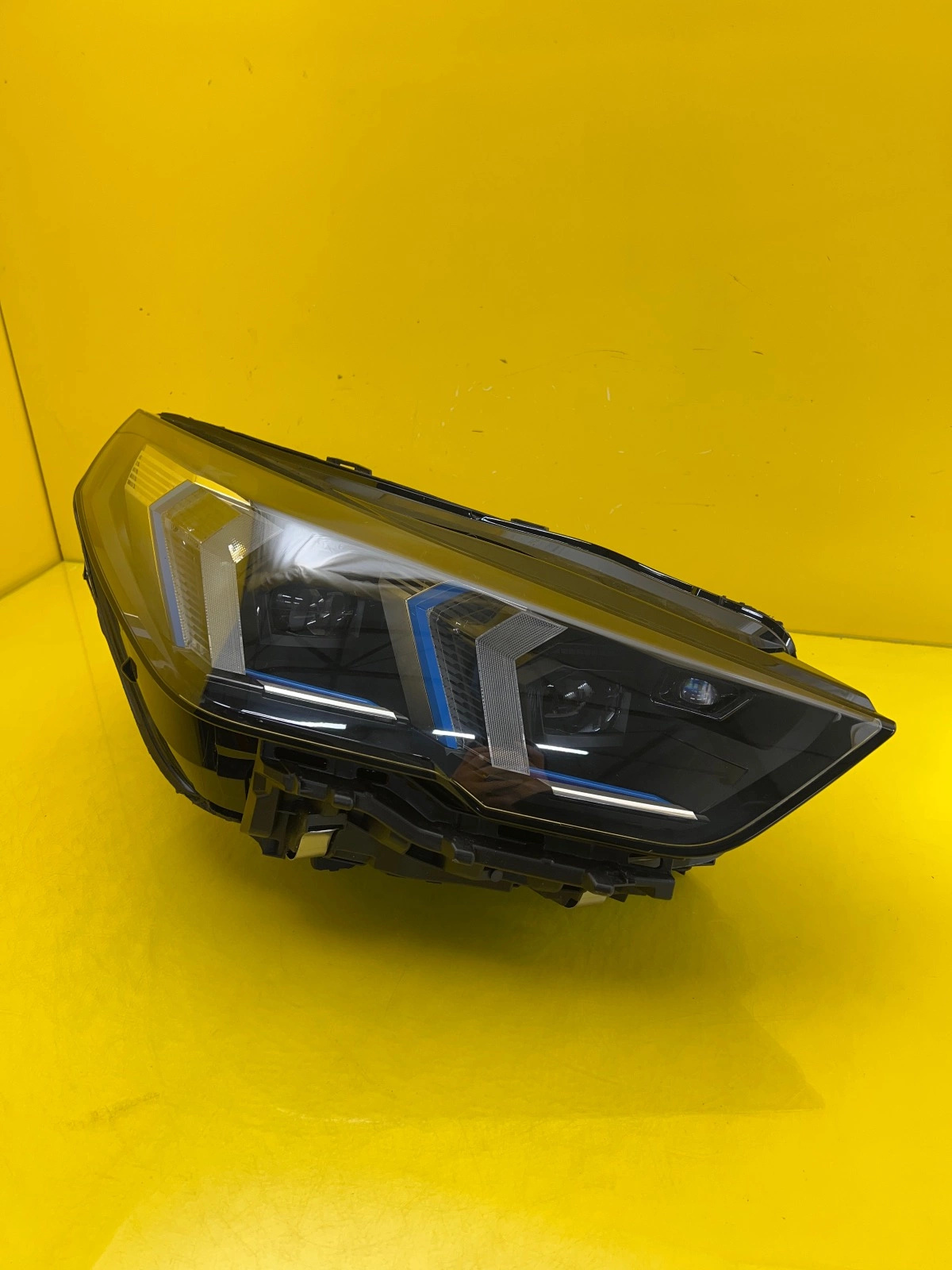 Phare droit BMW X2 U10 Full Led 5A77EB8-04 Autolamps Phare droit BMW X2 U10 Full Led 5A77EB8-04