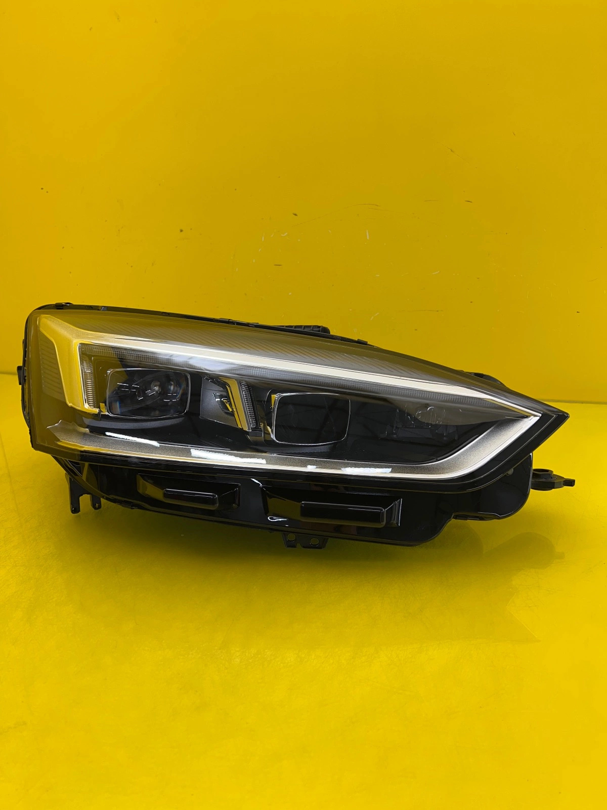 Phare droit Audi A5 S5 8W6 Full Led 8W6941034D Autolamps Phare droit Audi A5 S5 8W6 Full Led 8W6941034D