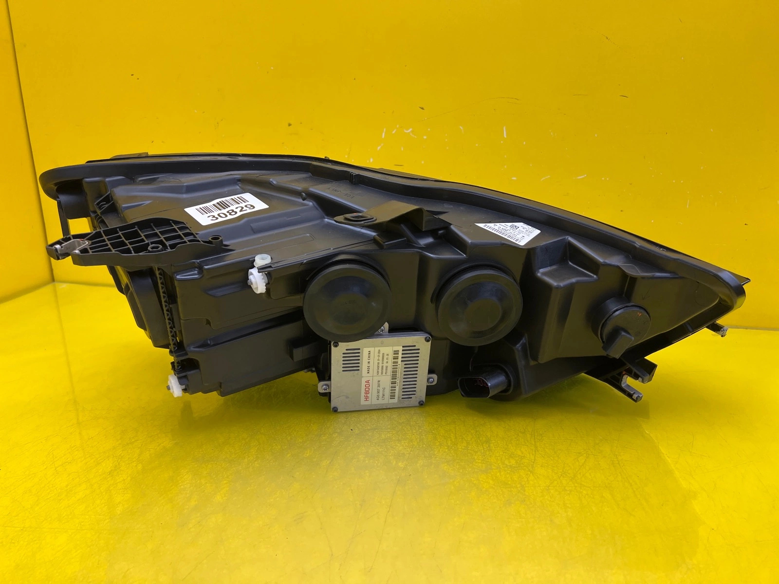 Phare gauche Audi A6 C7 Bi-Xenon Non-twist 11-15 4G0941005C Autolamps 4 Phare gauche Audi A6 C7 Bi-Xenon Non-twist 11-15 4G0941005C