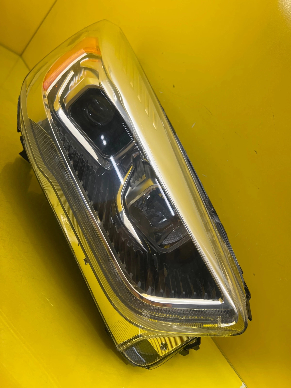 Phare droit Ford Kuga MK2 Lift Bi-Xenon GV41-13D154-AF 17- Autolamps 2 Phare droit Ford Kuga MK2 Lift Bi-Xenon GV41-13D154-AF 17-