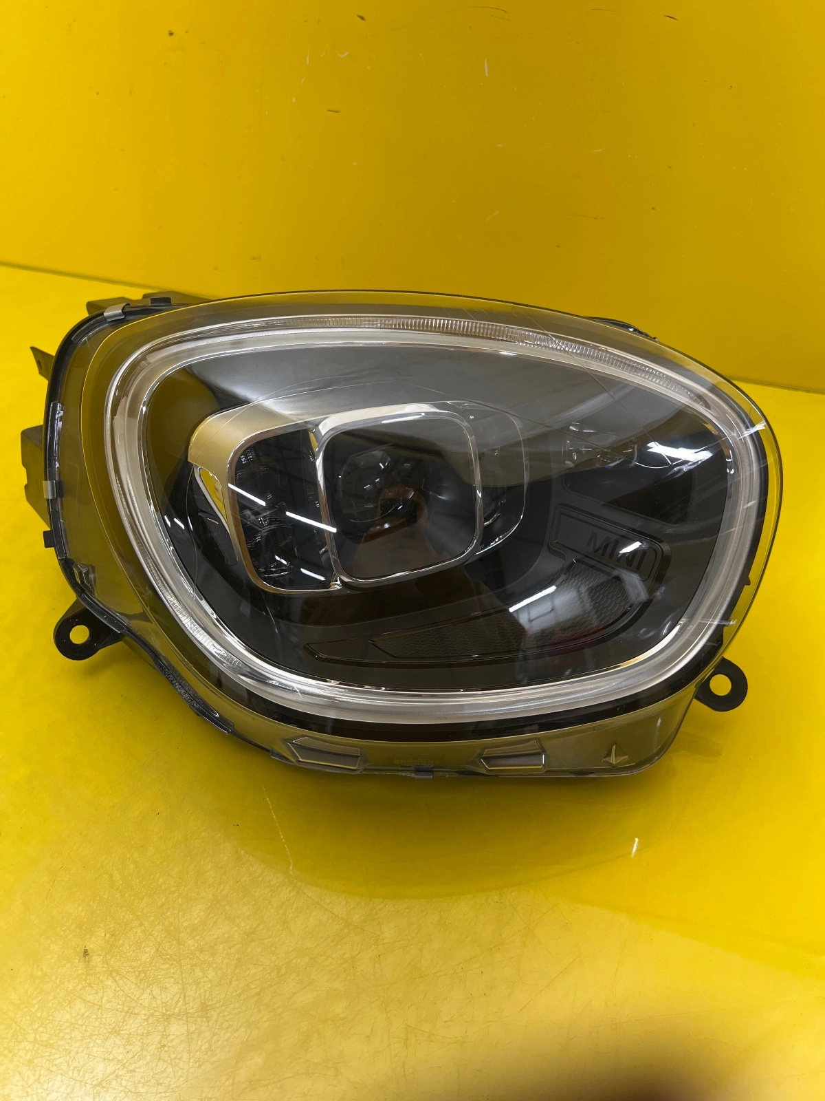 Phare avant droit Mini Countryman F60 Full Led Noir 5A1EC14-02 Autolamps Phare avant droit Mini Countryman F60 Full Led Noir 5A1EC14-02