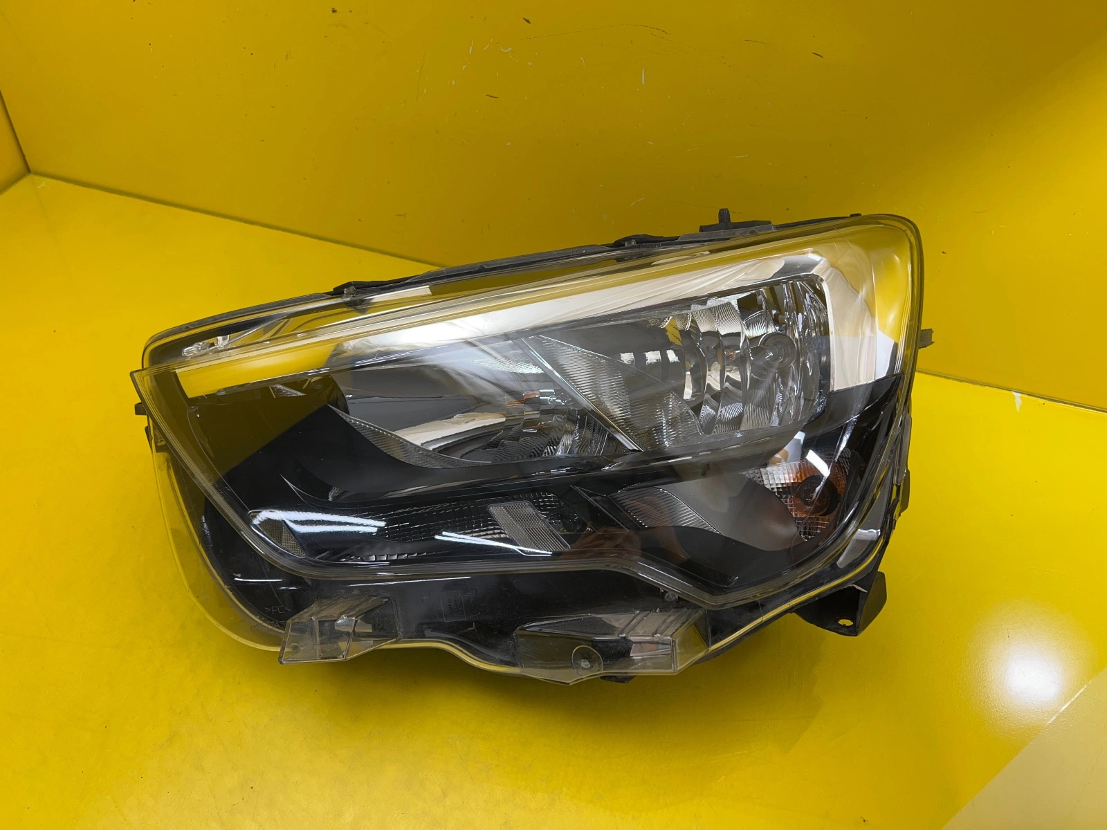 Phare avant gauche Opel Combo E 18- 90145298 Autolamps Phare avant gauche Opel Combo E 18- 90145298
