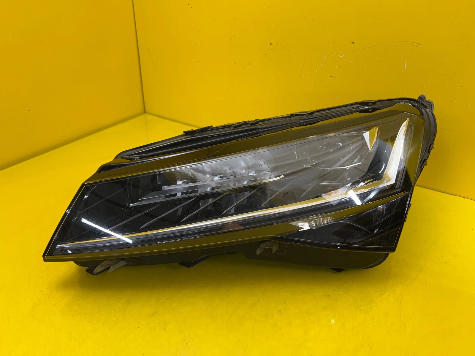 Phare gauche Skoda Superb 3V1 III 3 Lift 3V1941015E Full Led Autolamps Phare gauche Skoda Superb 3V1 III 3 Lift 3V1941015E Full Led