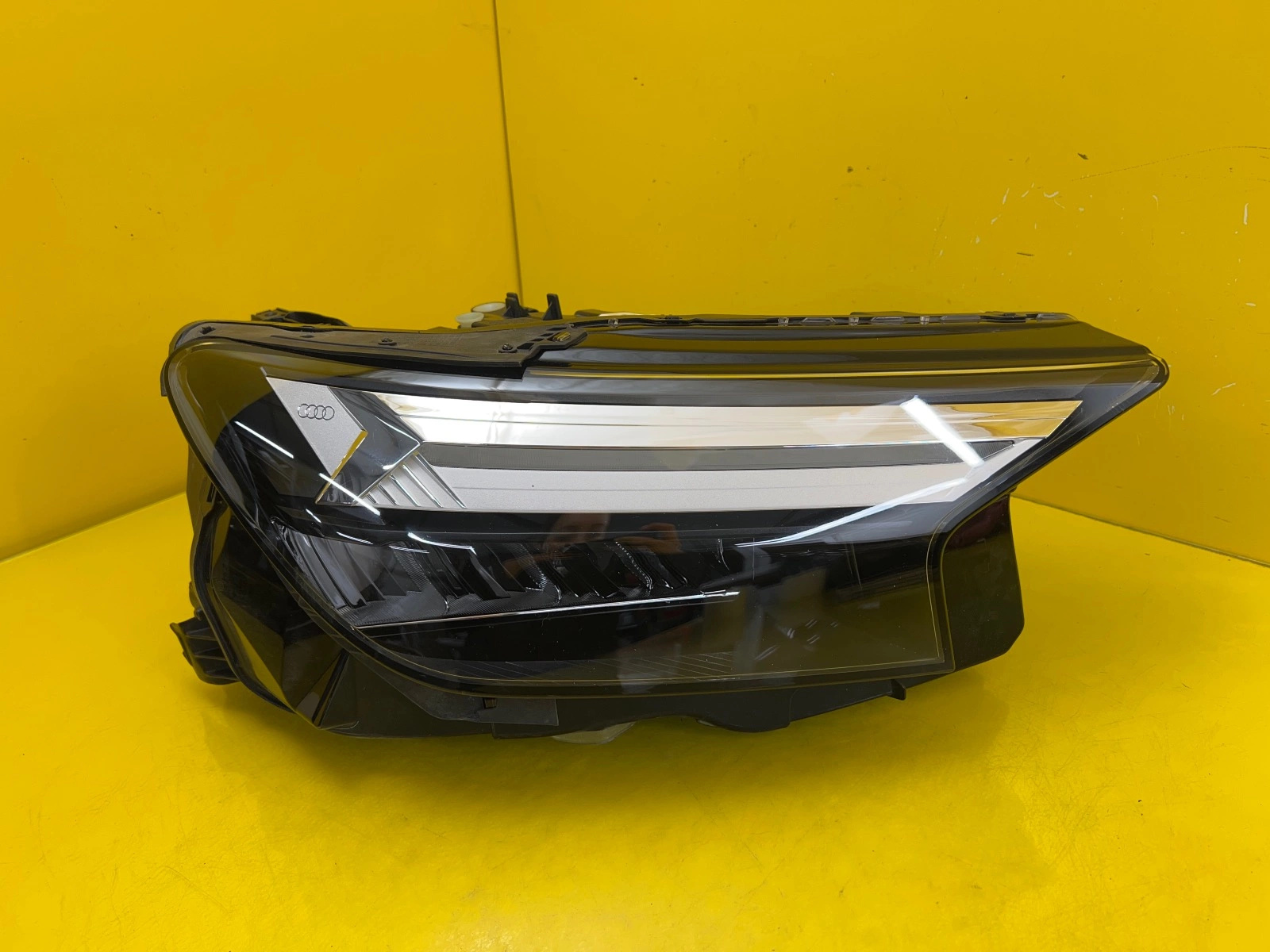 Phare droit Audi Q4 E-Tron Full Led 89A941034D Autolamps Phare droit Audi Q4 E-Tron Full Led 89A941034D