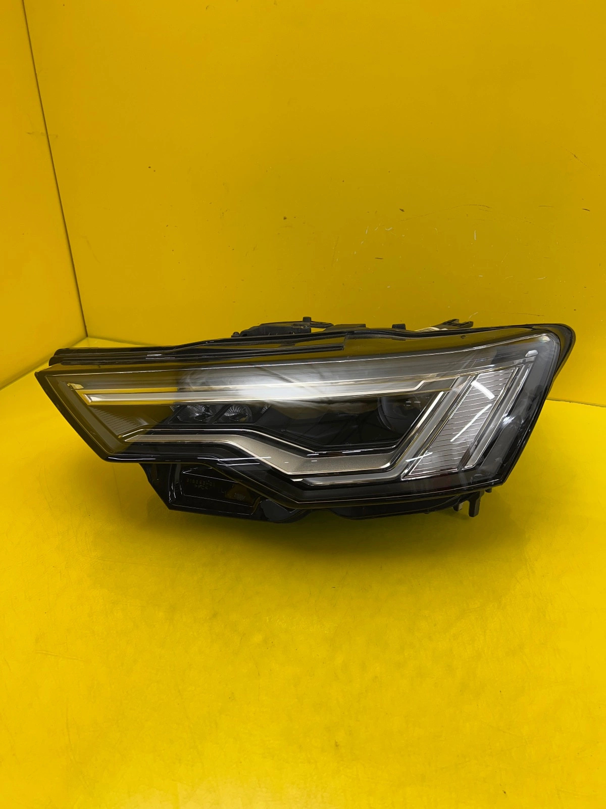 Phare gauche Audi A6 C8 Full Led Matrix 4K0941039C Autolamps Phare gauche Audi A6 C8 Full Led Matrix 4K0941039C