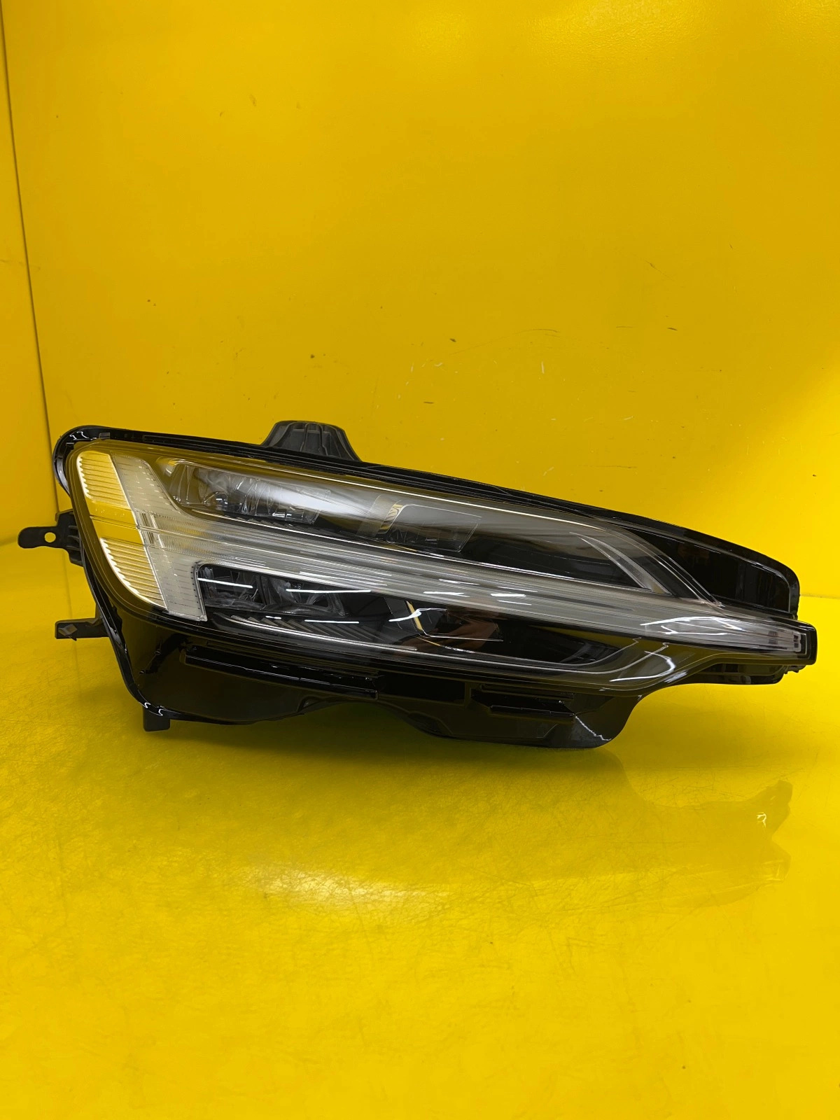 Phare droit Volvo S60 V60 Mid Led 32228816 Autolamps Phare droit Volvo S60 V60 Mid Led 32228816