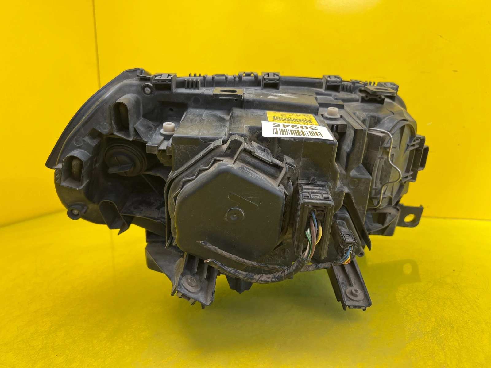 Phare gauche BMW X3 E83 03-06 Plain 6923855 Autolamps 3 Phare gauche BMW X3 E83 03-06 Plain 6923855