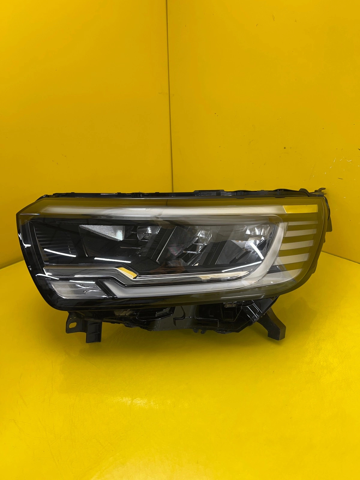 Phare gauche Renault Kangoo IV 4 Full Led 260608525R Autolamps Phare gauche Renault Kangoo IV 4 Full Led 260608525R